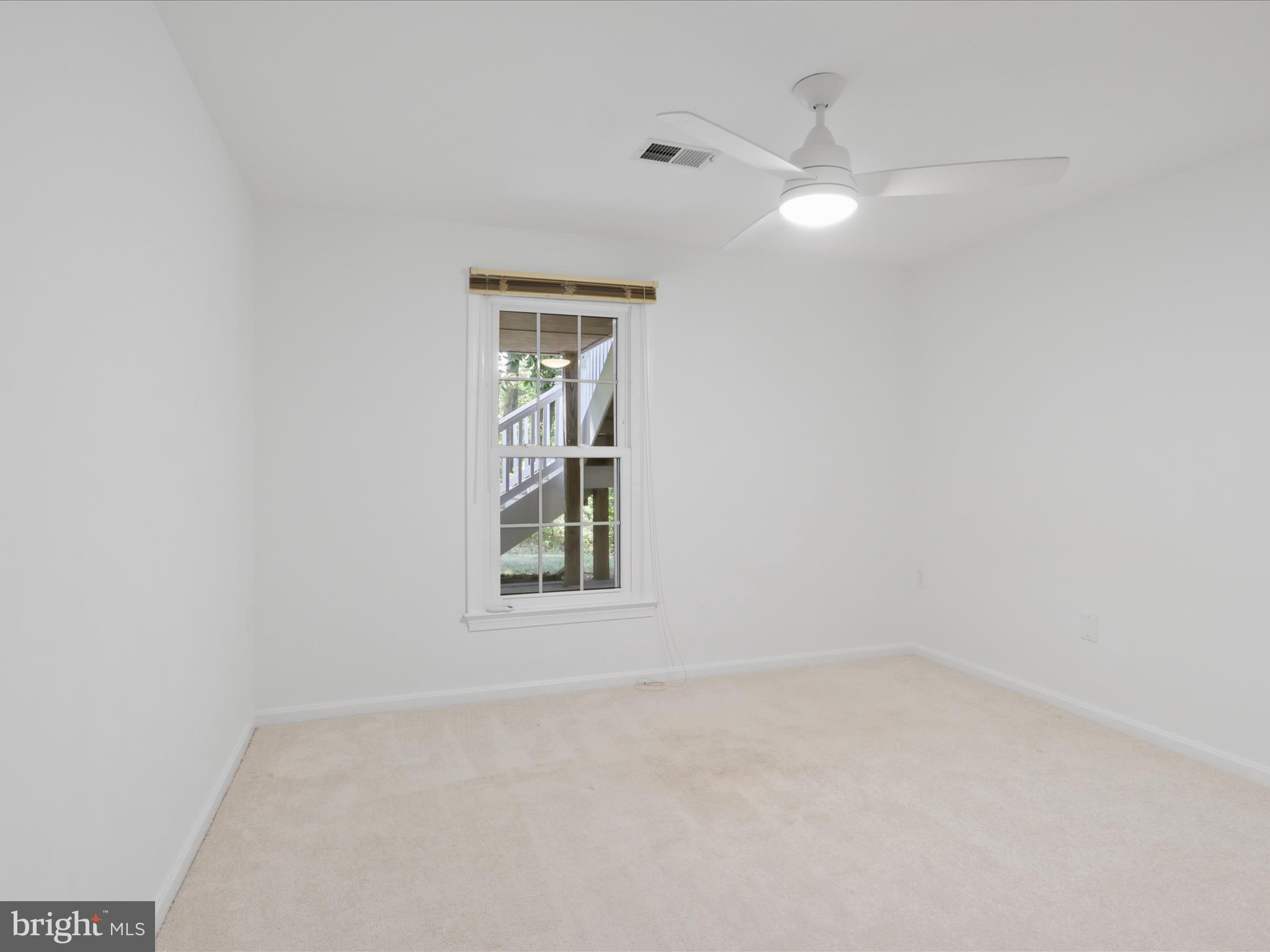 LINCOLNIA WOODS - Residential