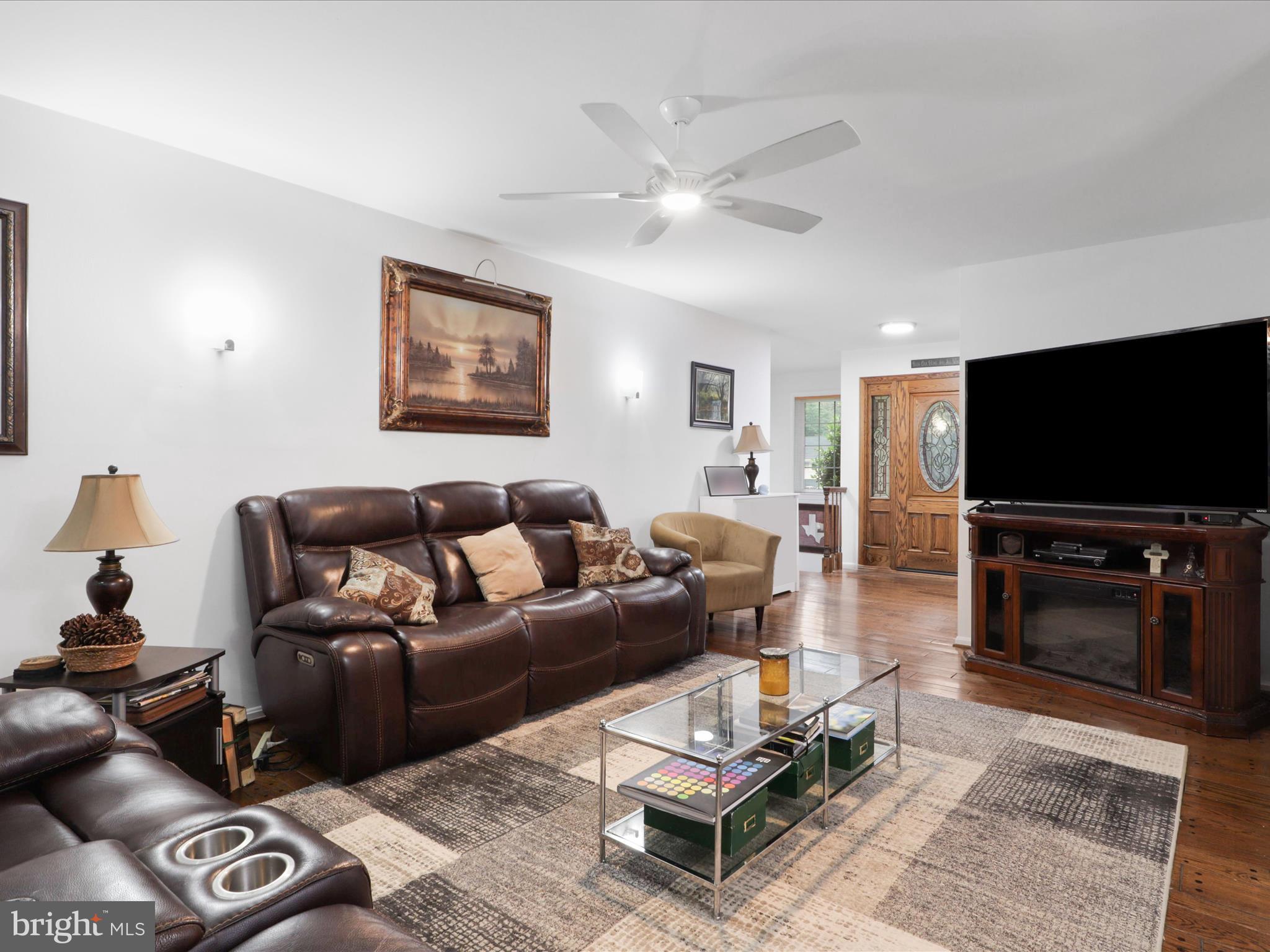 LINCOLNIA WOODS - Residential