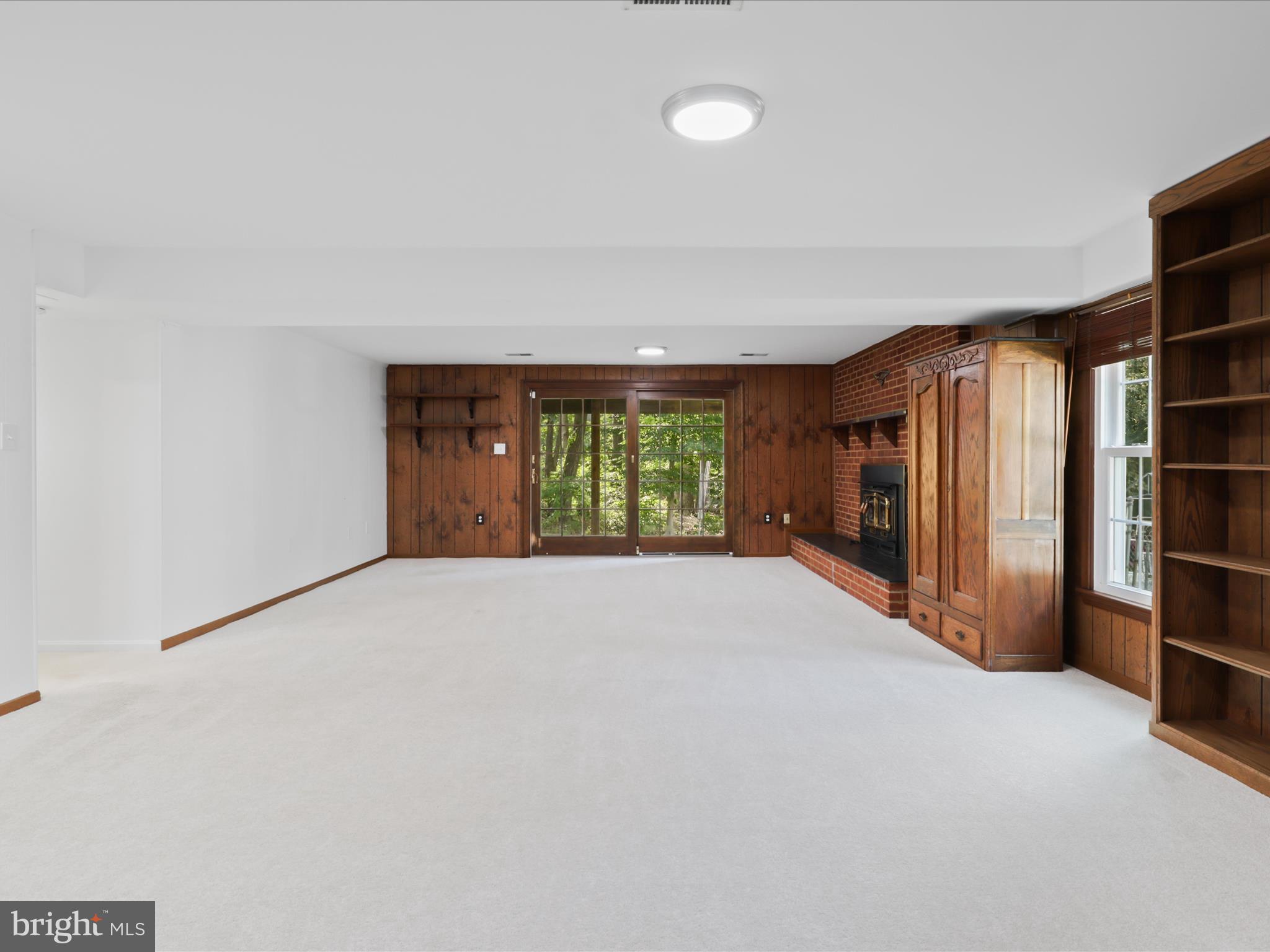 LINCOLNIA WOODS - Residential