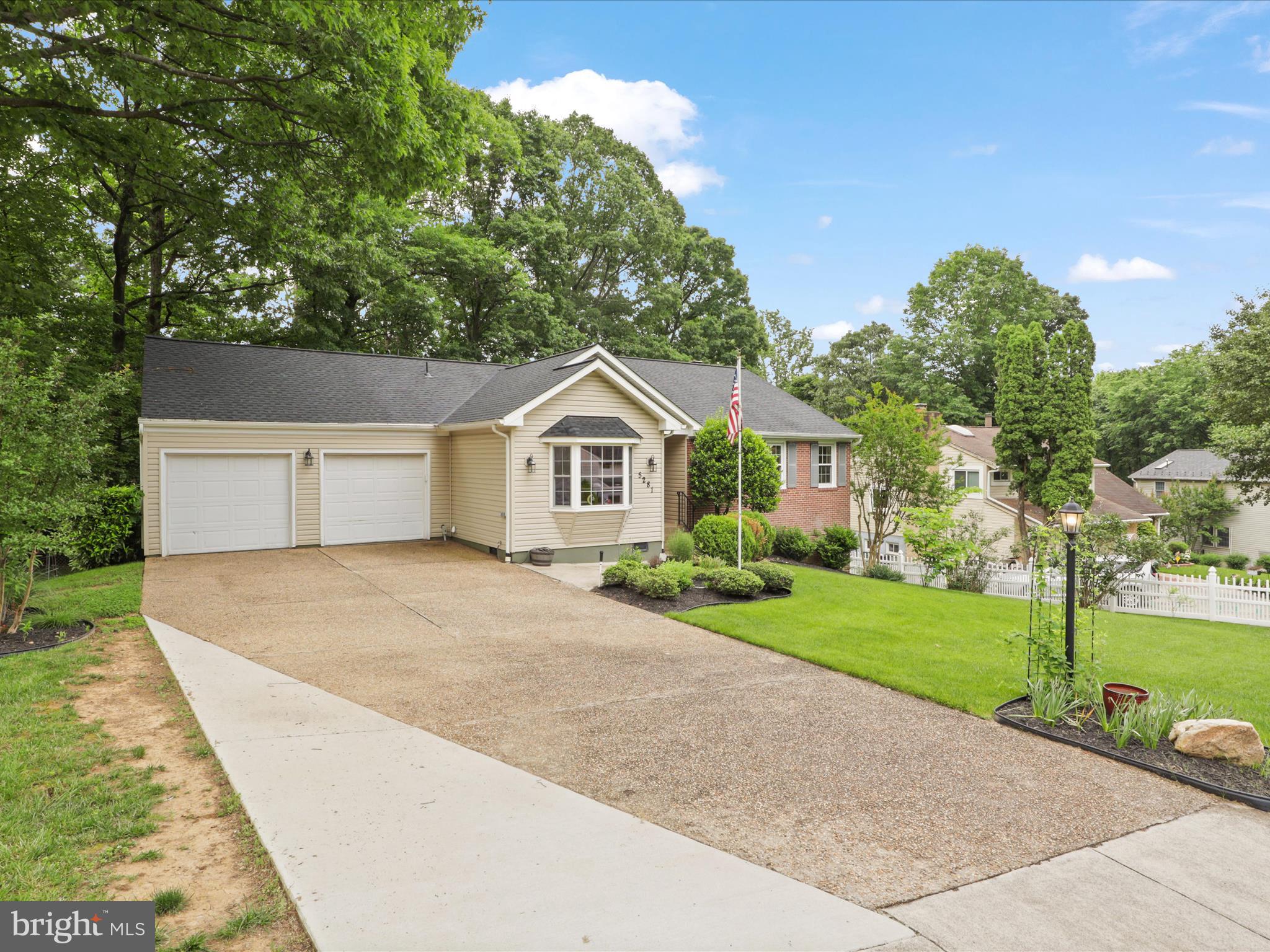 LINCOLNIA WOODS - Residential