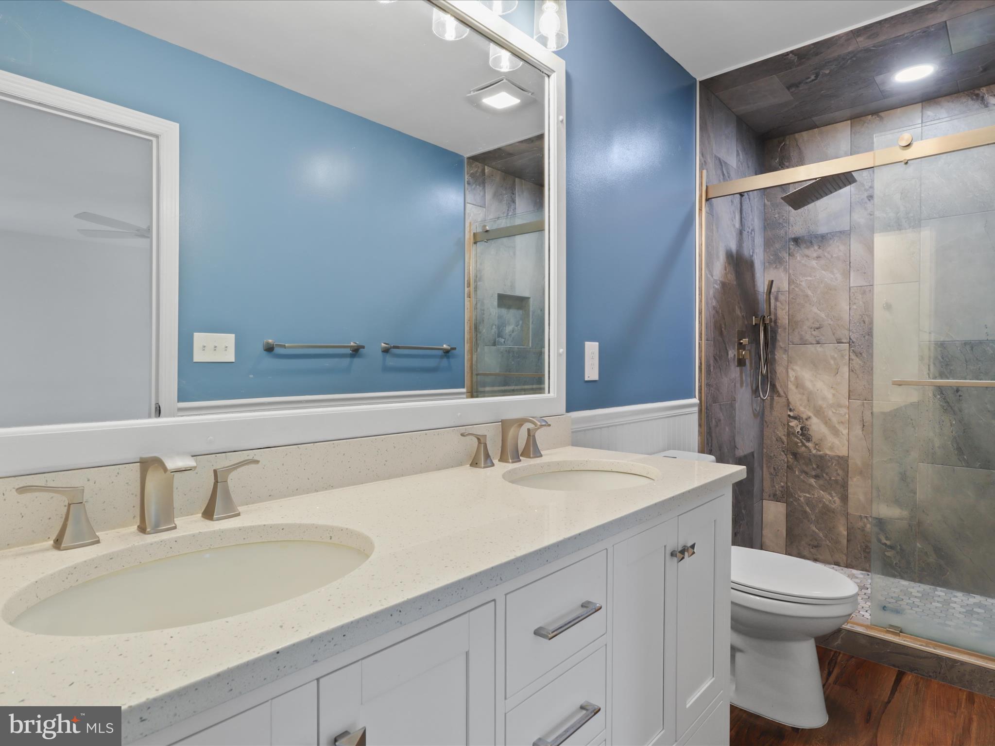 LINCOLNIA WOODS - Residential