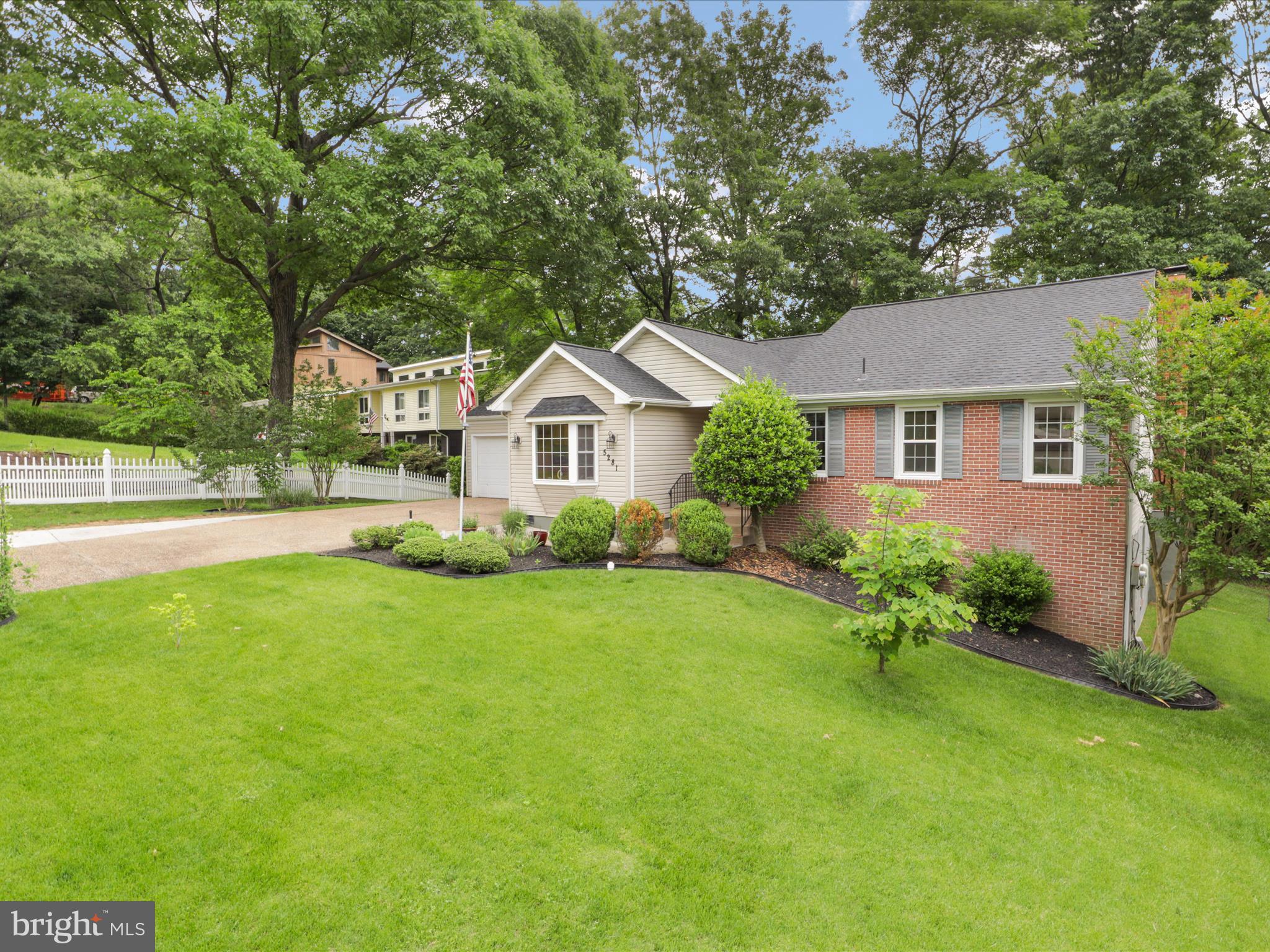 LINCOLNIA WOODS - Residential