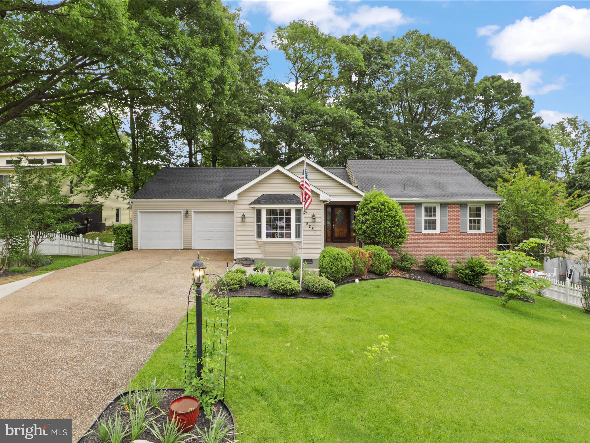 LINCOLNIA WOODS - Residential