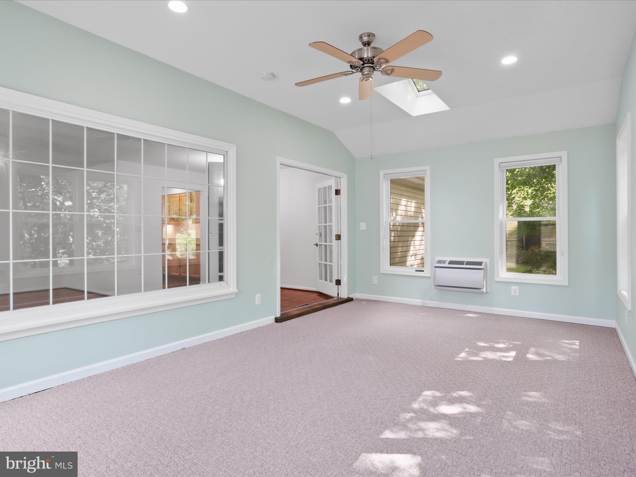 LINCOLNIA WOODS - Residential