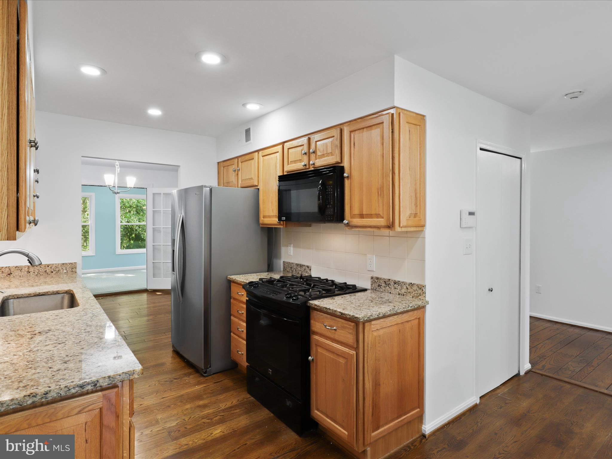 LINCOLNIA WOODS - Residential