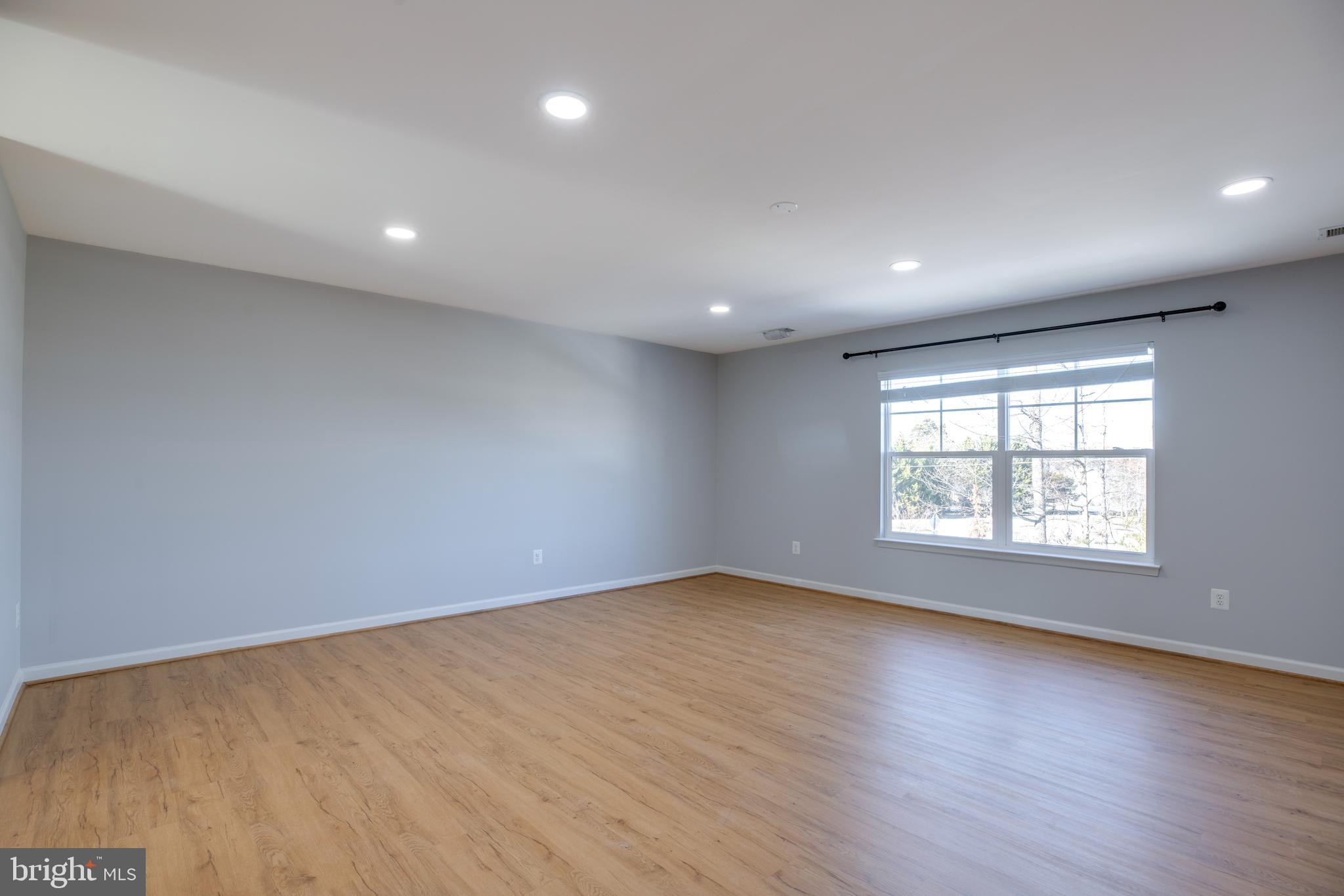 AVENDALE WOODLAND GROVE - Residential Lease