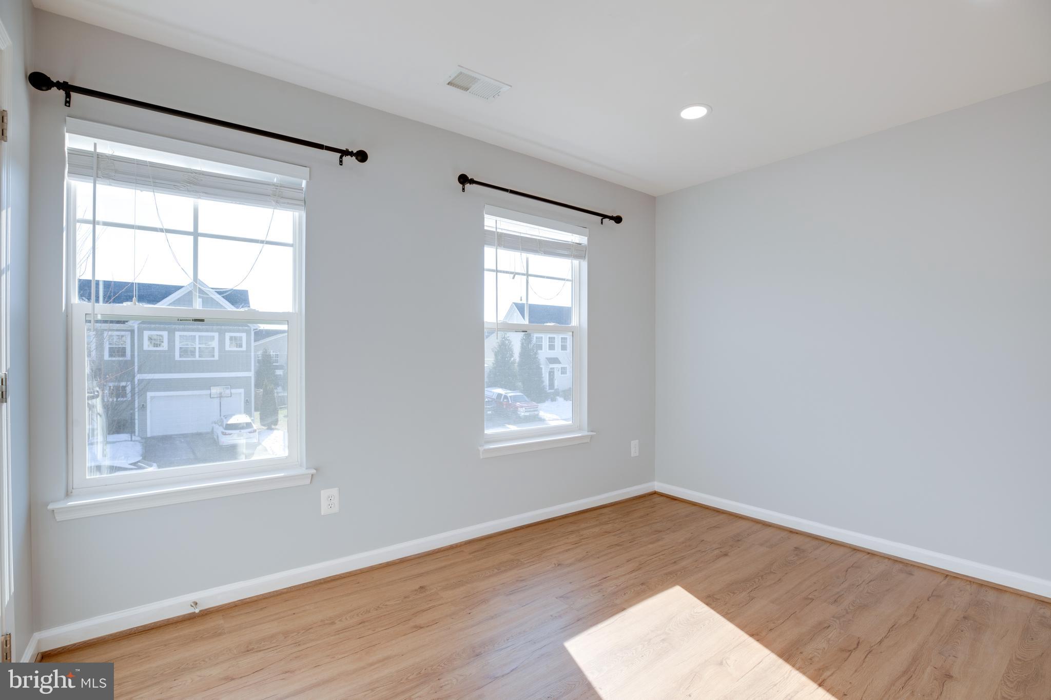 AVENDALE WOODLAND GROVE - Residential Lease