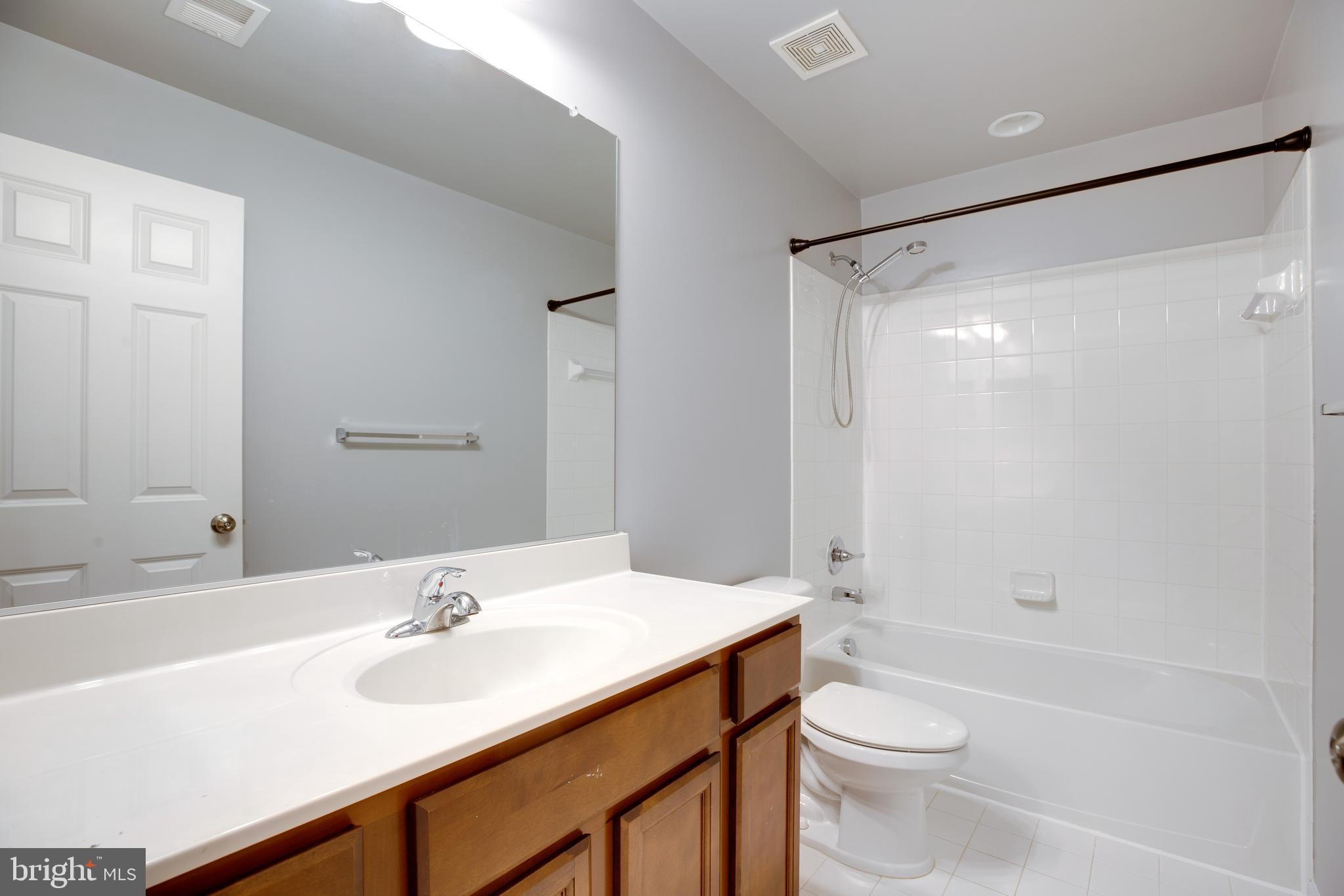 AVENDALE WOODLAND GROVE - Residential Lease