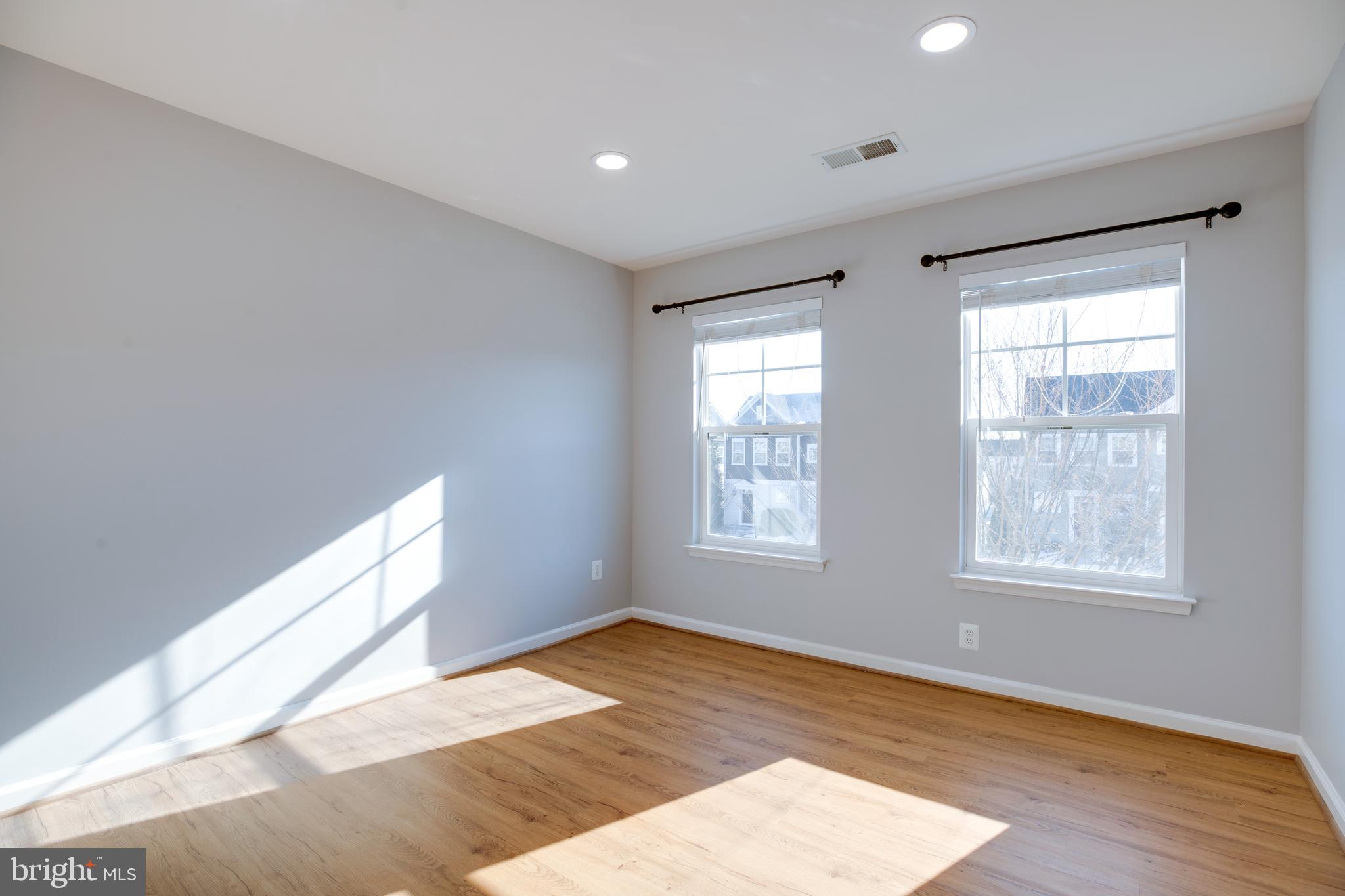 AVENDALE WOODLAND GROVE - Residential Lease