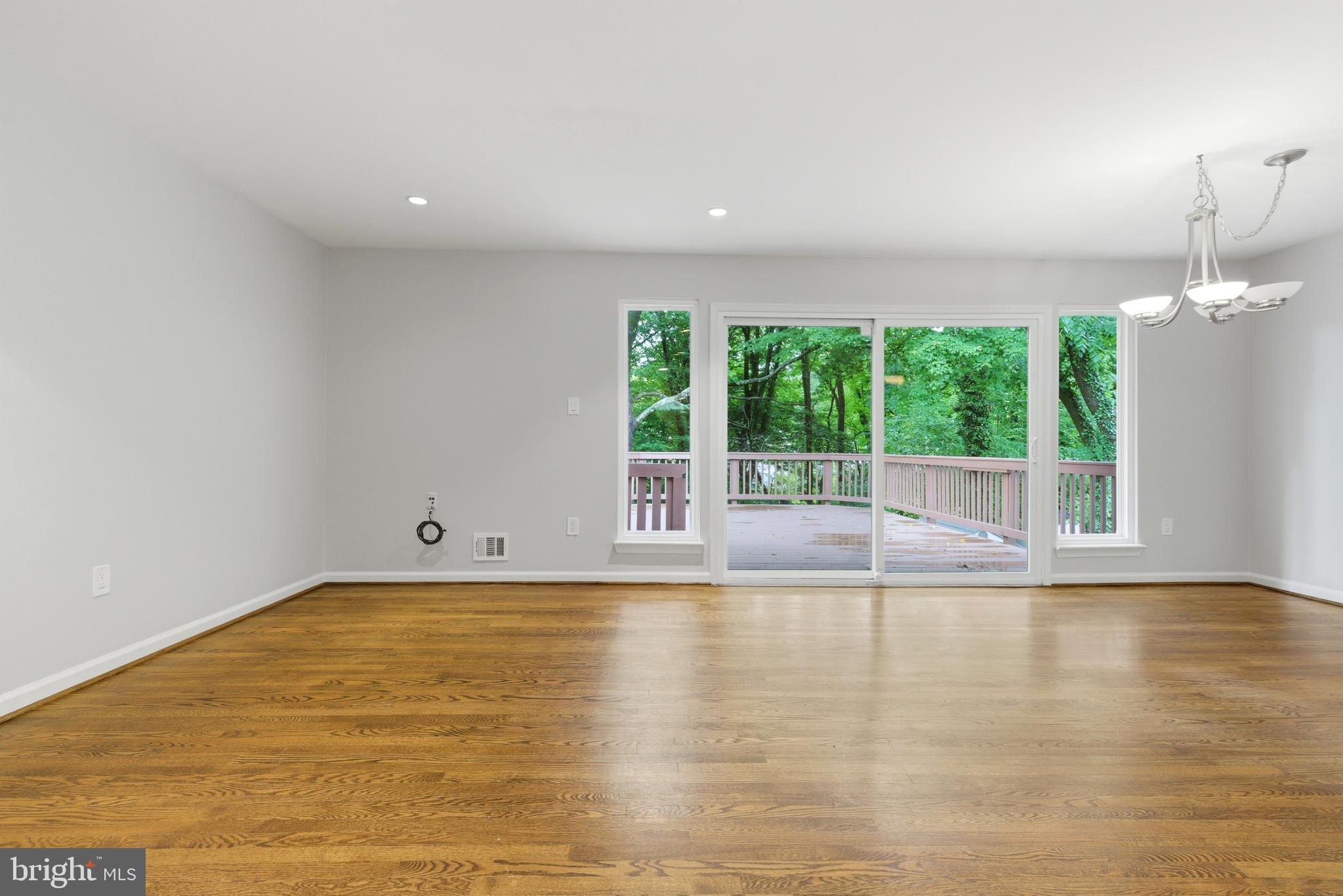 BEL PRE WOODS - Residential