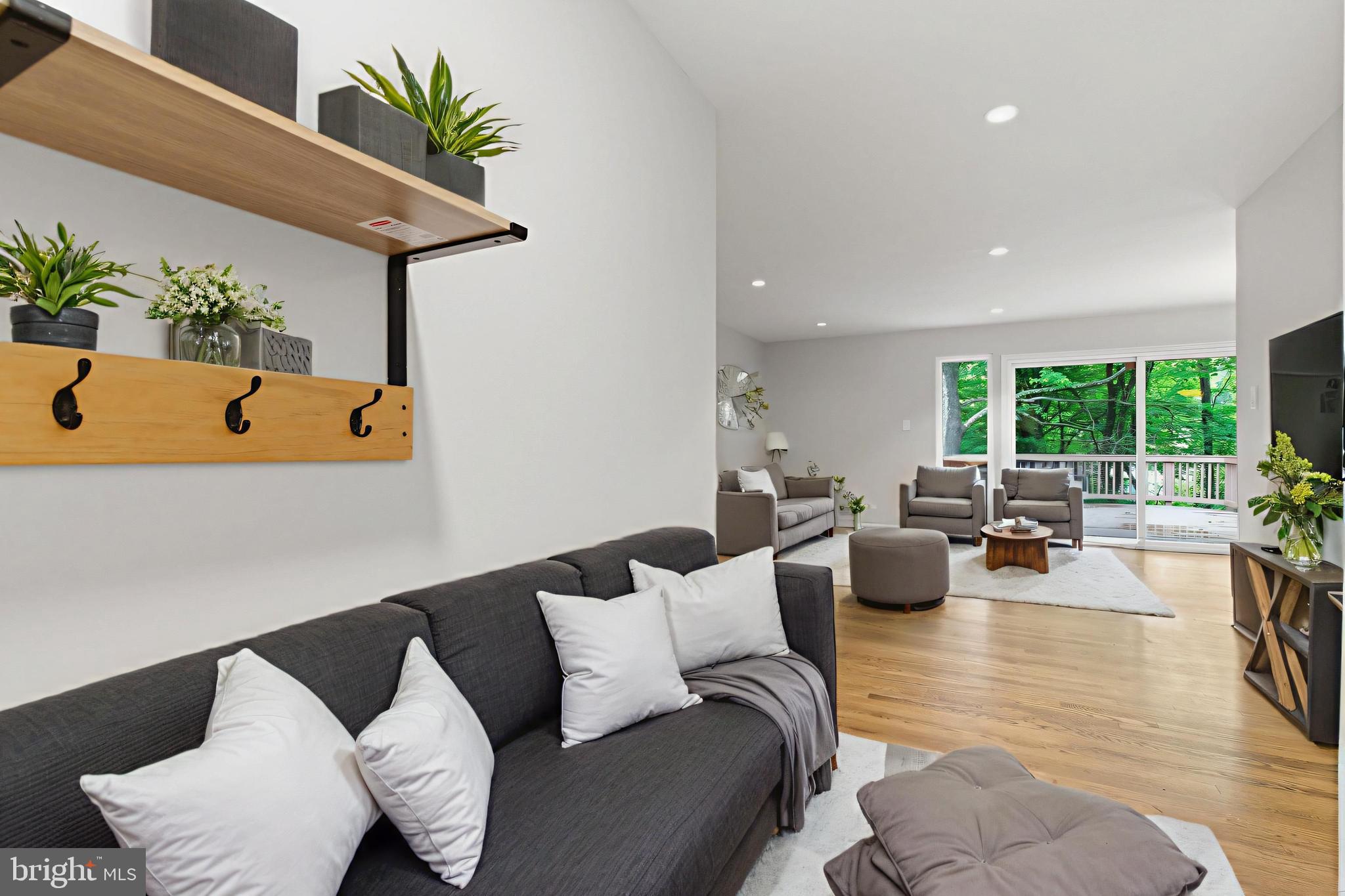 BEL PRE WOODS - Residential