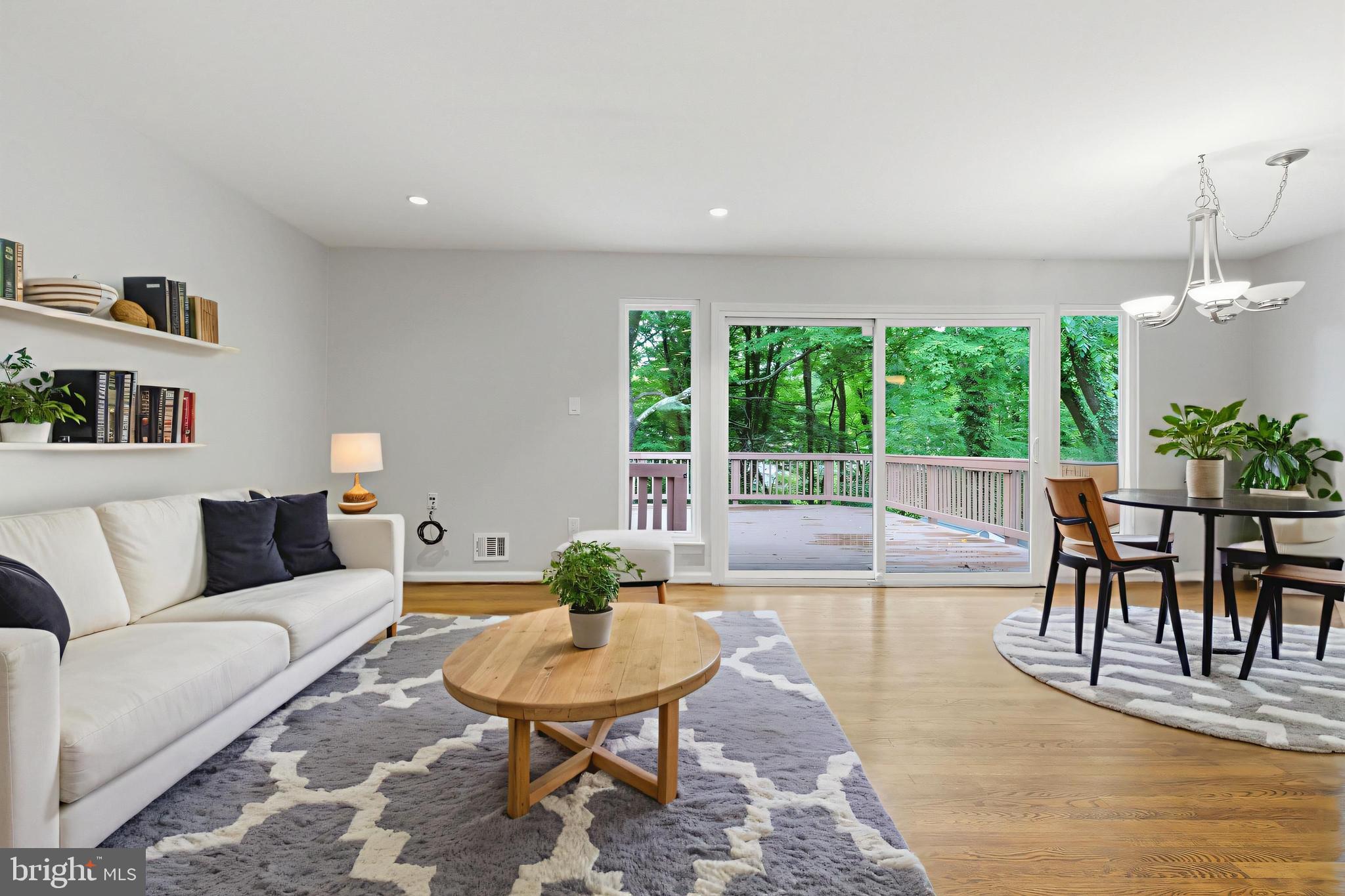 BEL PRE WOODS - Residential