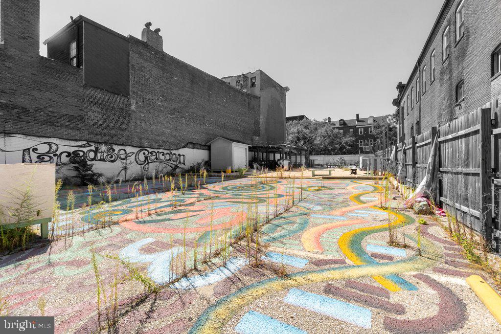 DOWNTOWN - Land