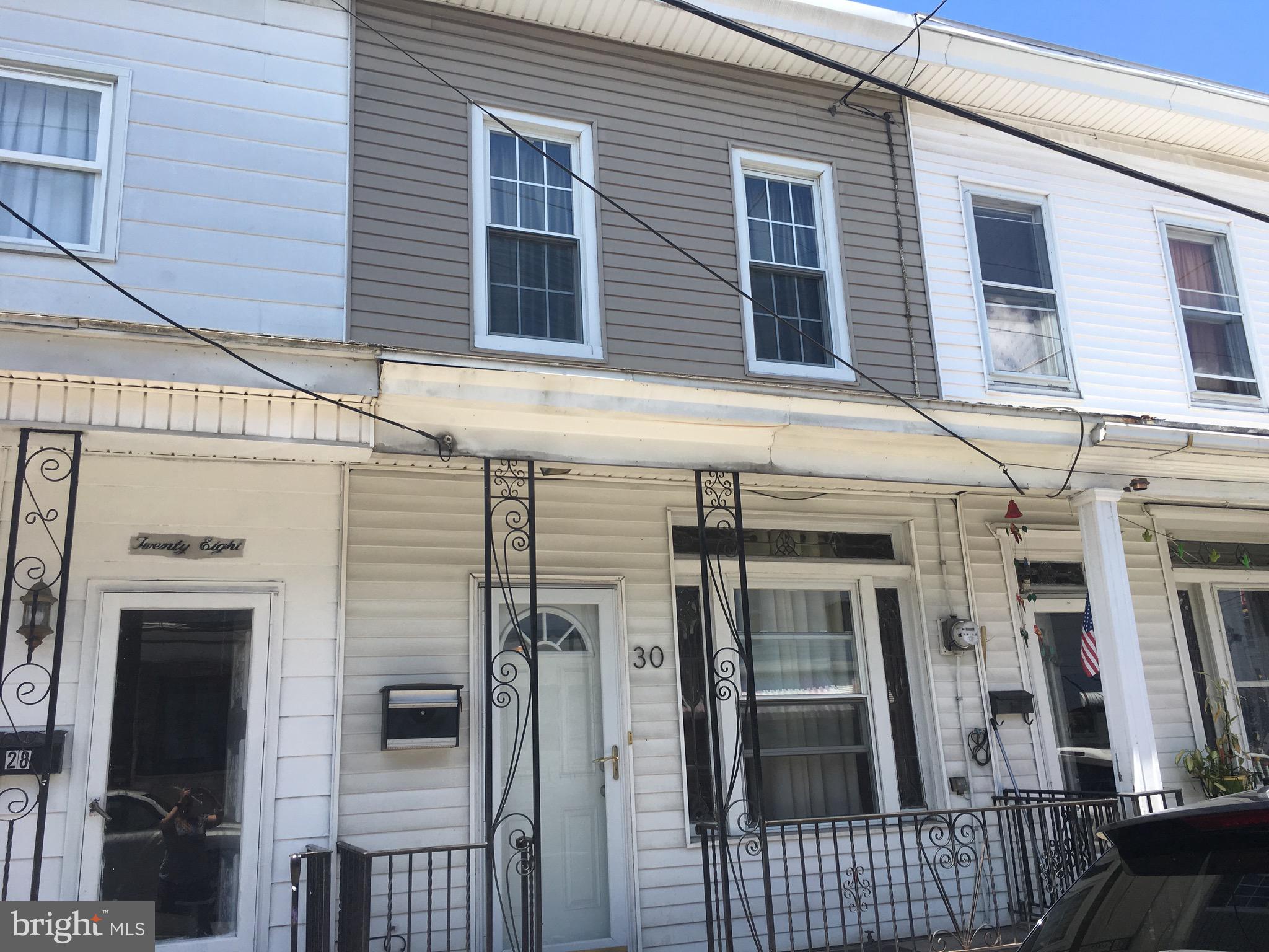 Come see this lovely newly renovated townhouse in Shenandoah. Freshly painted. Laminate wood floors throughout. Custom kitchen cabinets with ceramic tile back splash. Beautiful light fixtures. Recess lighting. Basement has brand new full bath & is finished with ceramic tile throughout. All furnishings are included in sale. Make your appointment today!