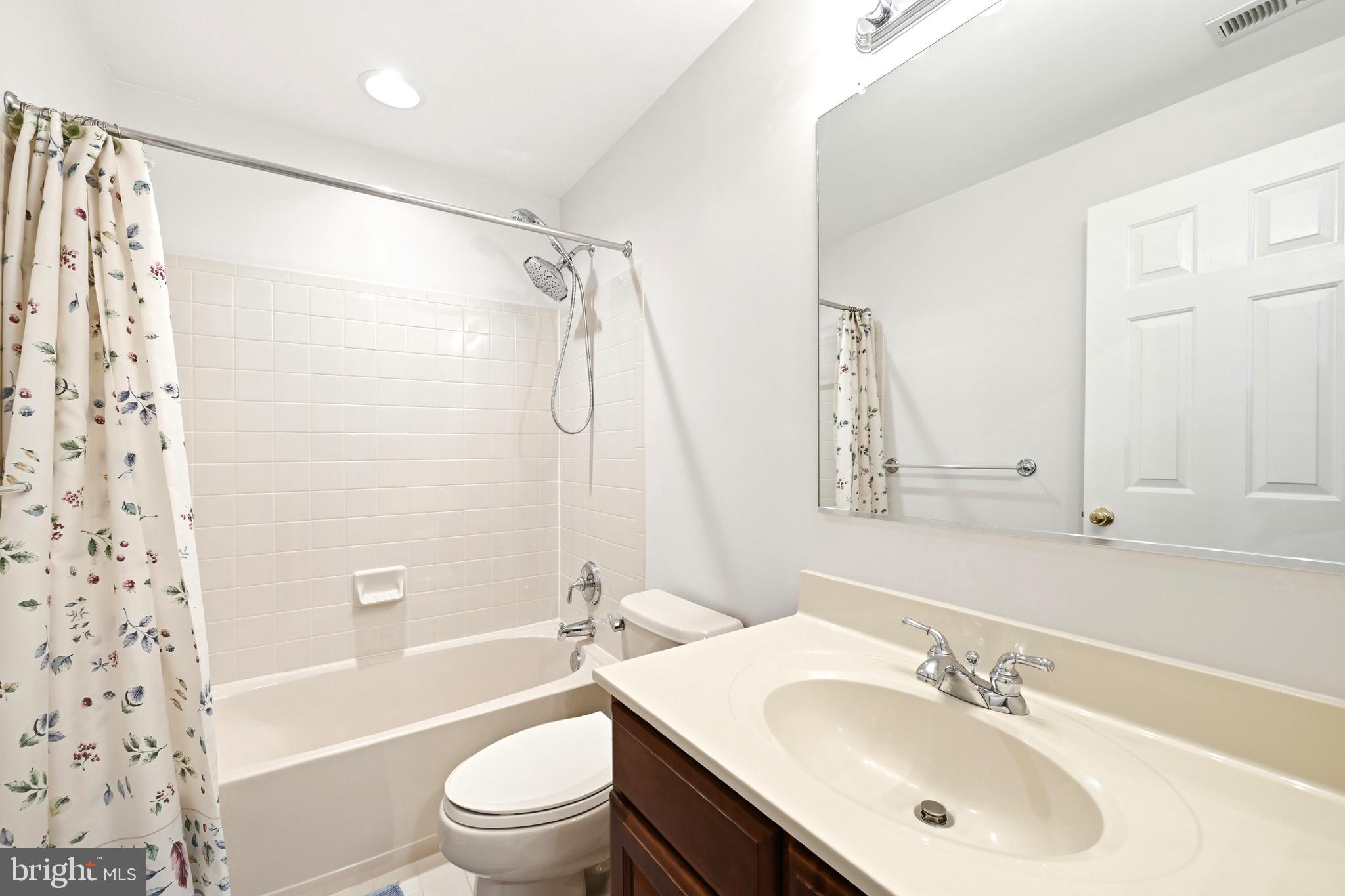 BRIARCLIFF MANOR - Residential