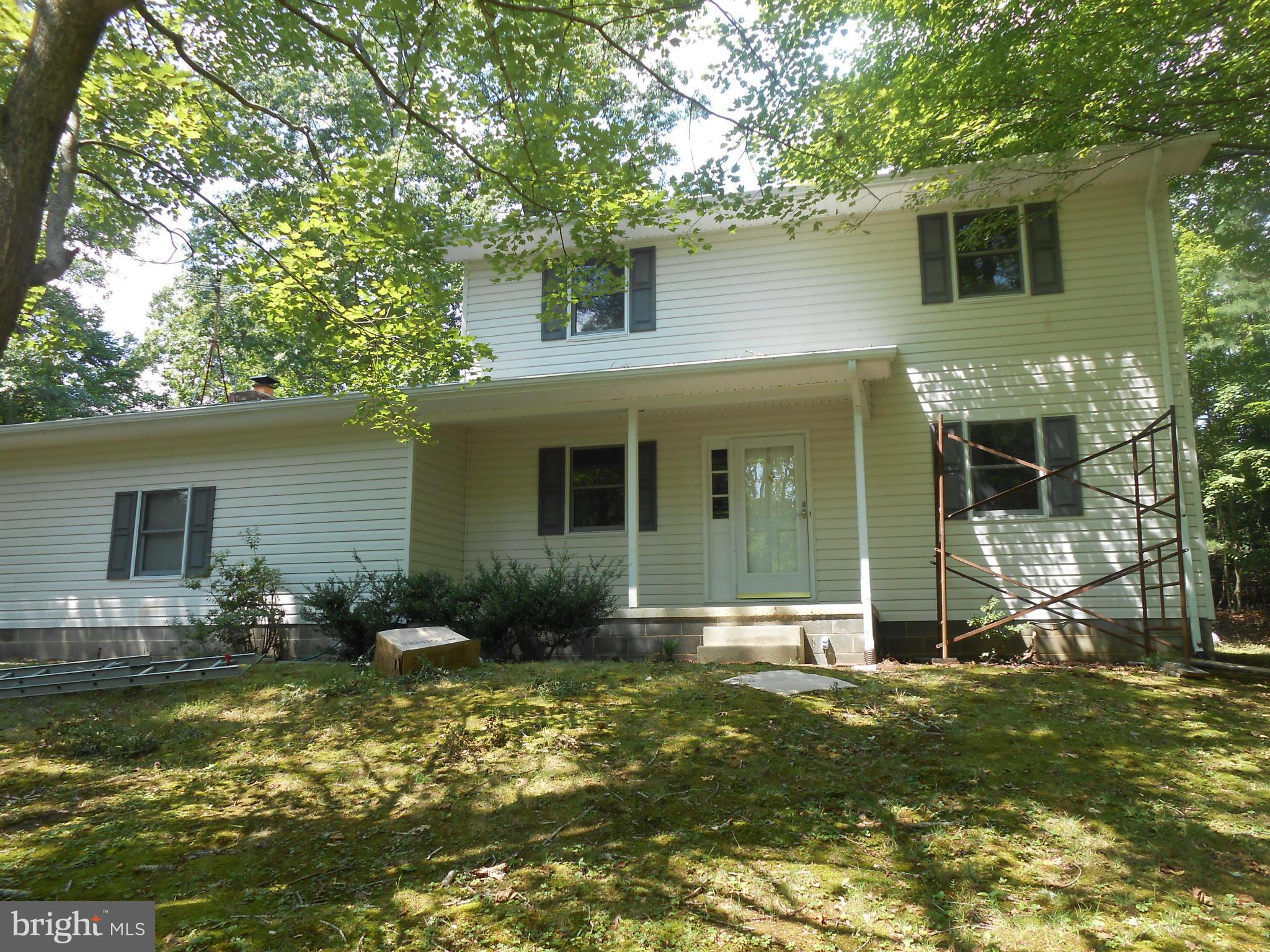 Country living at its best!! Real well kept colonial in Land O Lakes  in Hollywood. 3 bedroom 2.5 bath, fireplace garage, Great family room for entertaining. NO PETS!!