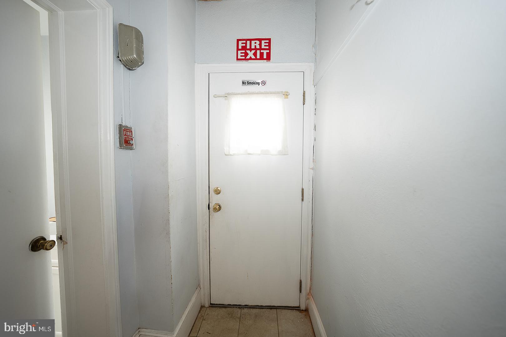 HOLMESBURG - Commercial Sale