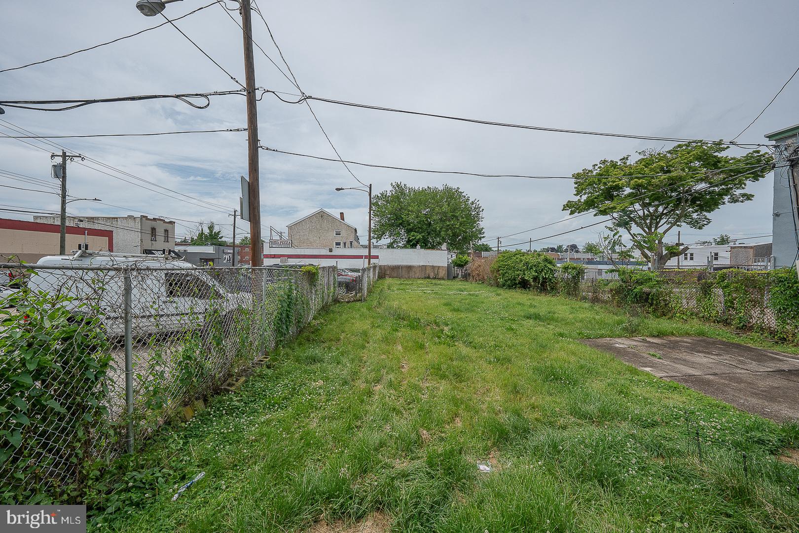 HOLMESBURG - Commercial Sale