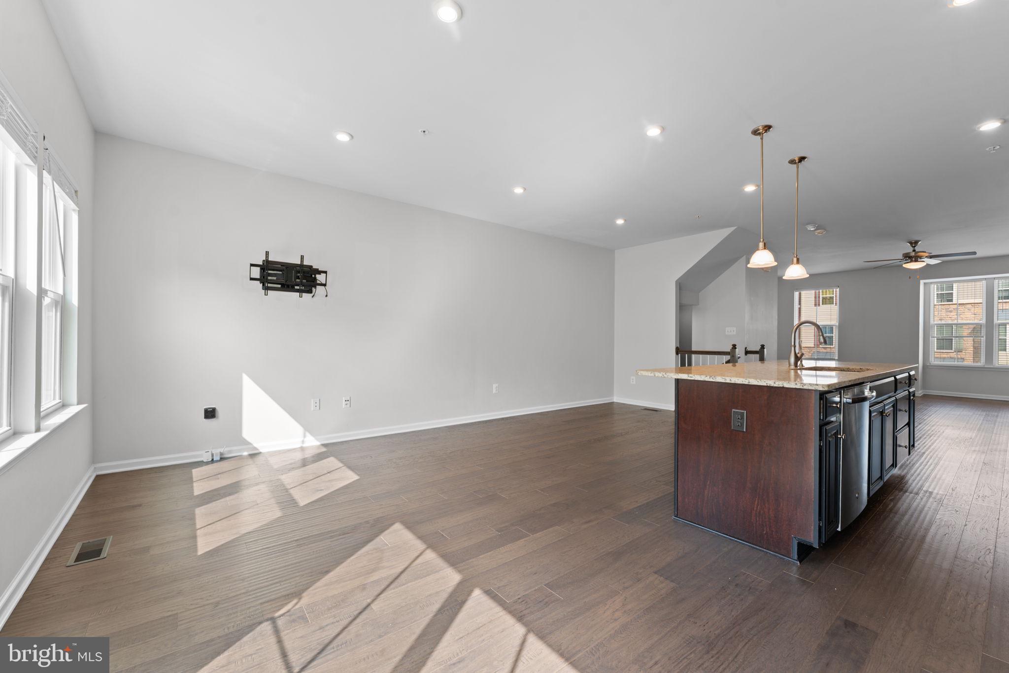 CREEKSIDE VILLAGE - Residential