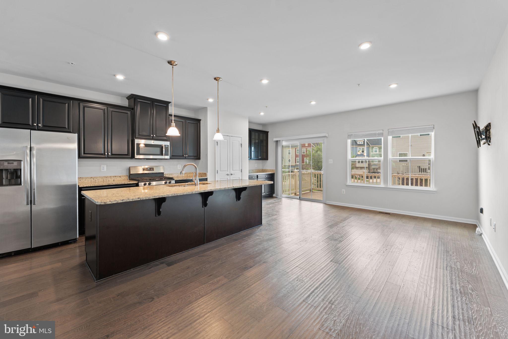 CREEKSIDE VILLAGE - Residential