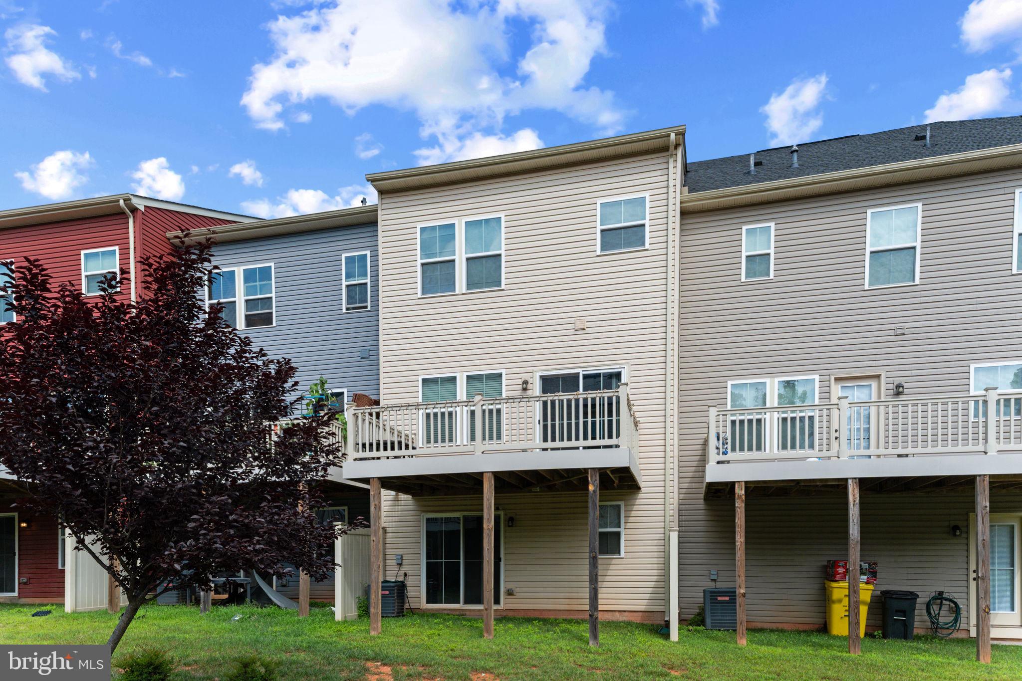 CREEKSIDE VILLAGE - Residential