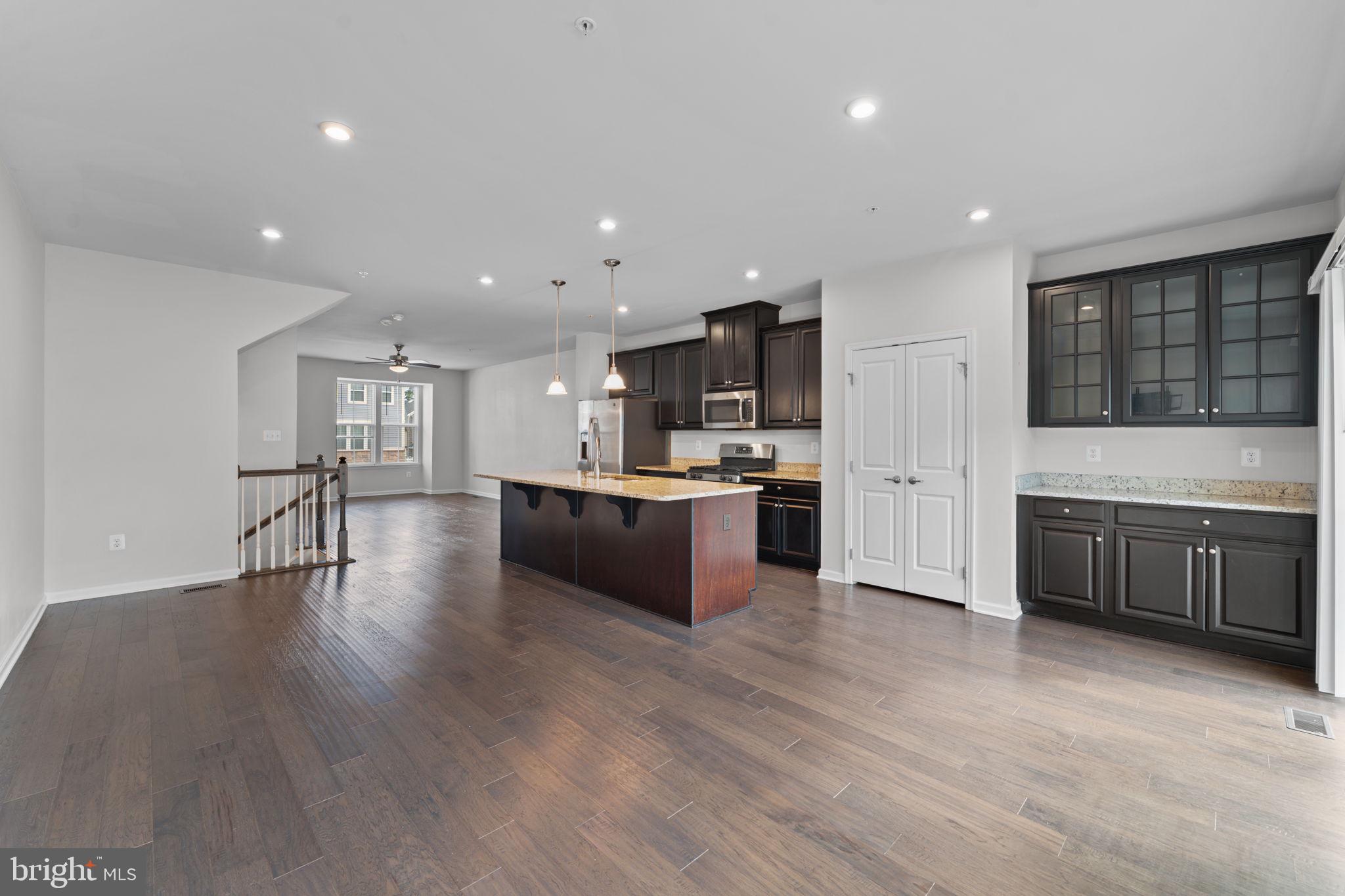 CREEKSIDE VILLAGE - Residential