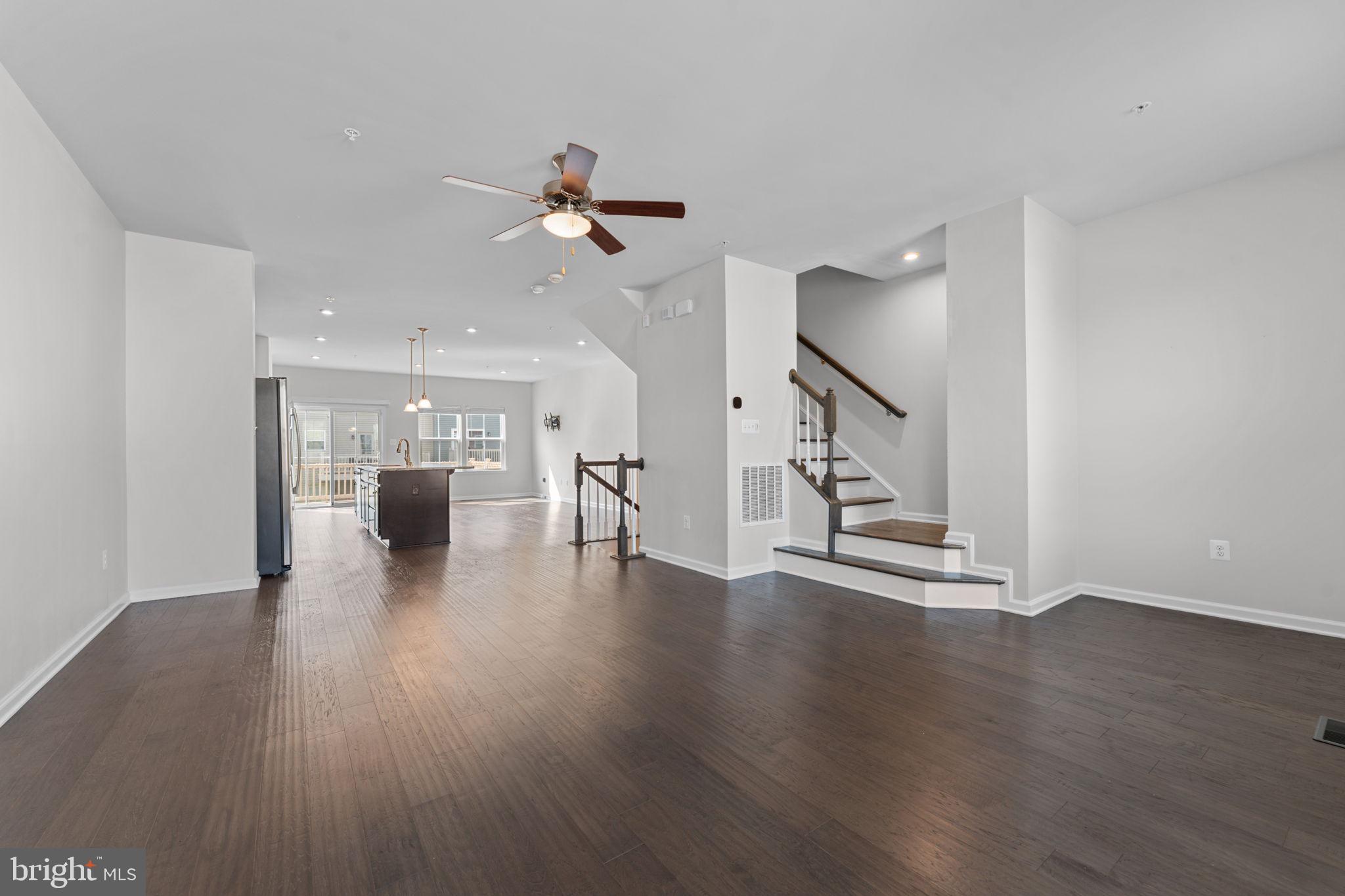 CREEKSIDE VILLAGE - Residential