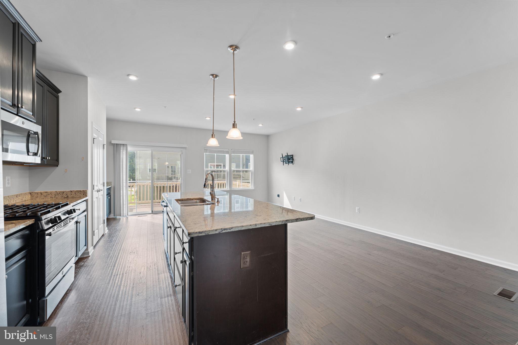 CREEKSIDE VILLAGE - Residential