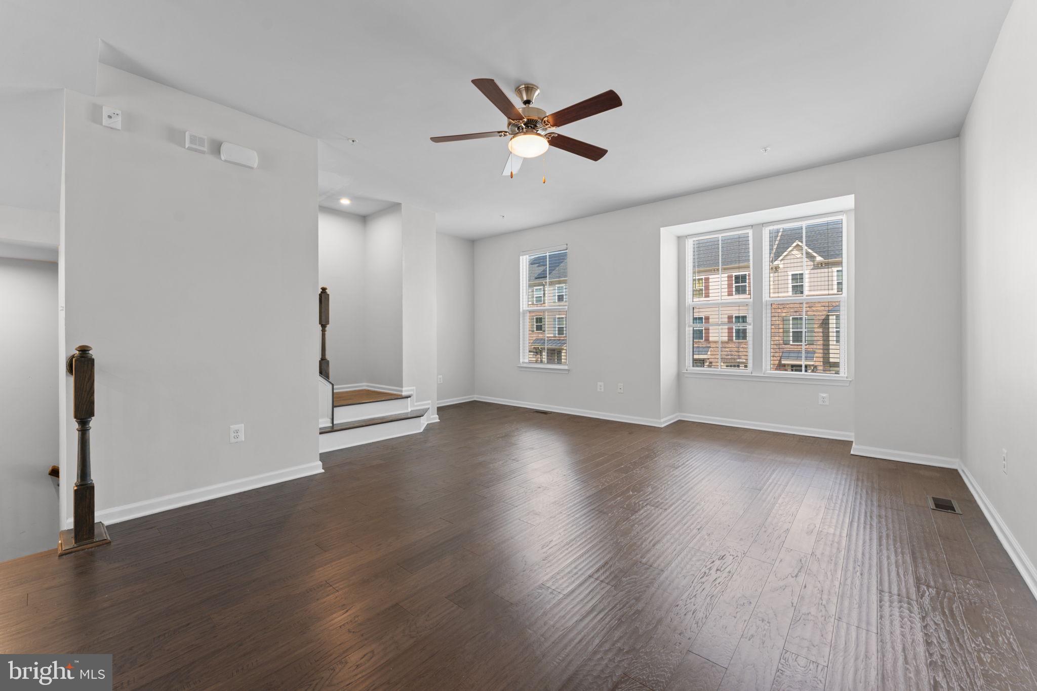 CREEKSIDE VILLAGE - Residential