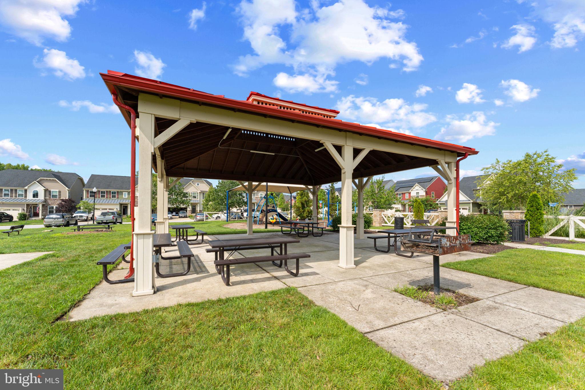 CREEKSIDE VILLAGE - Residential