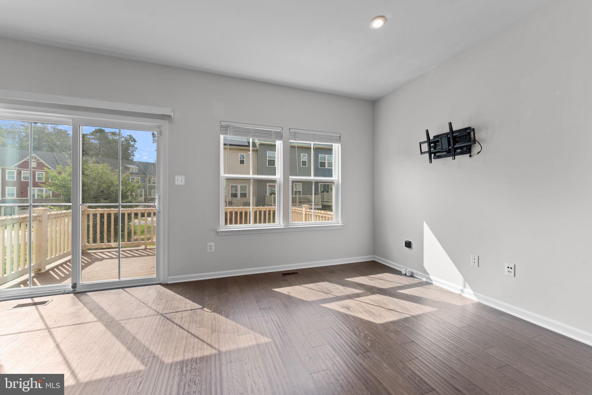 CREEKSIDE VILLAGE - Residential