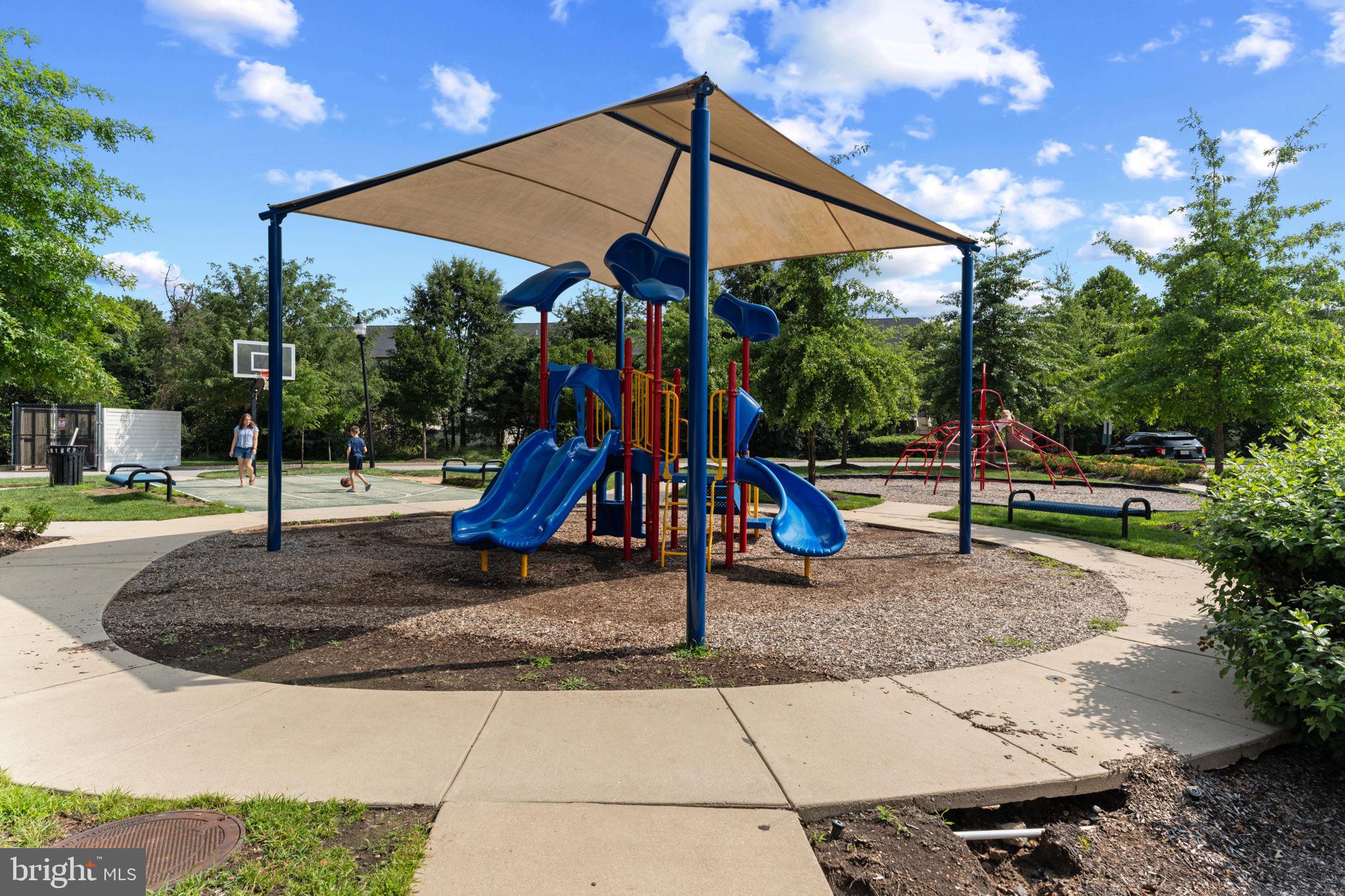 CREEKSIDE VILLAGE - Residential