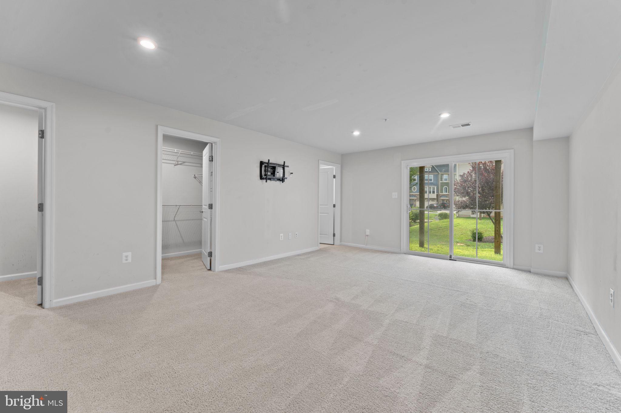 CREEKSIDE VILLAGE - Residential