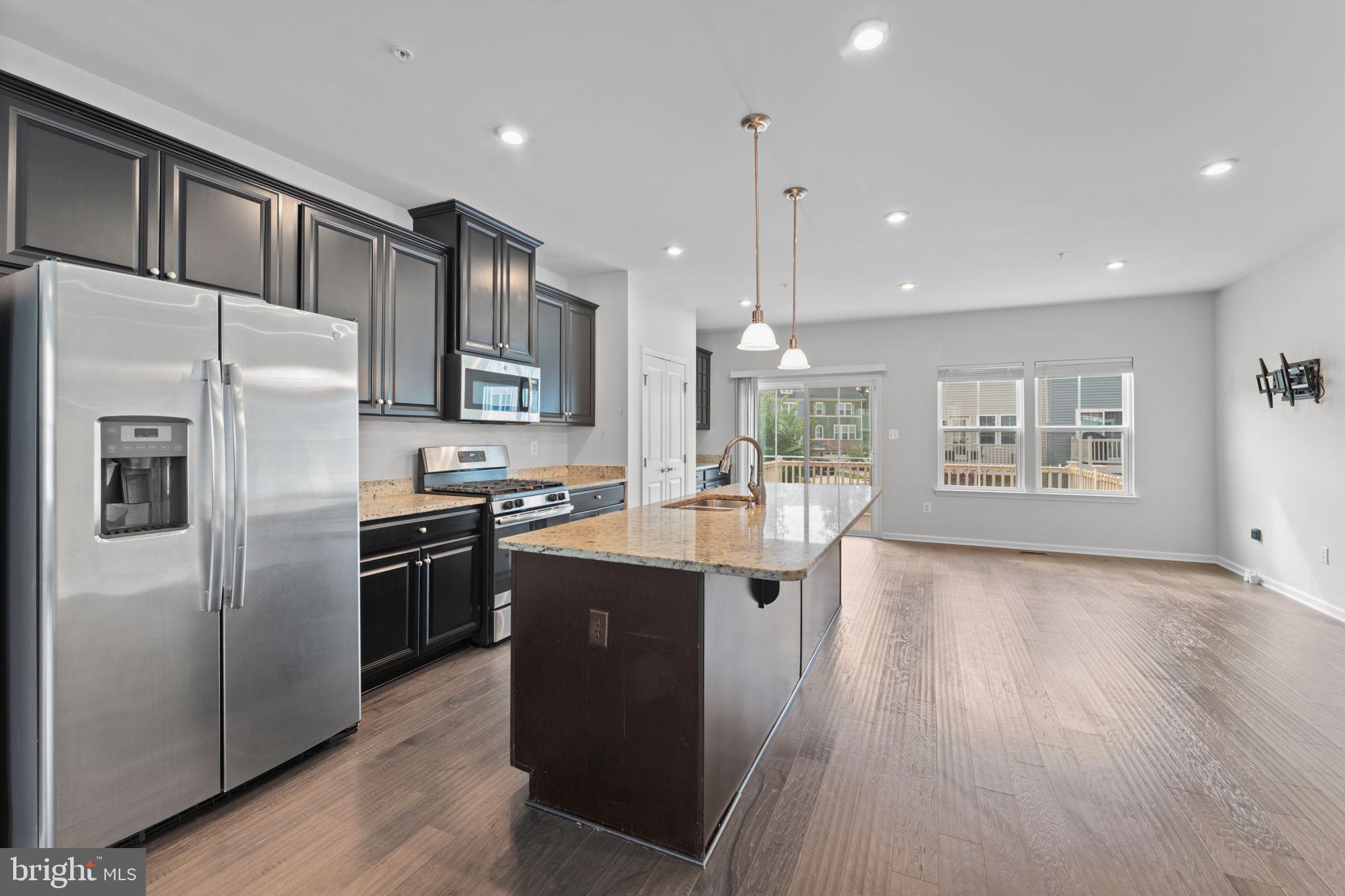 CREEKSIDE VILLAGE - Residential