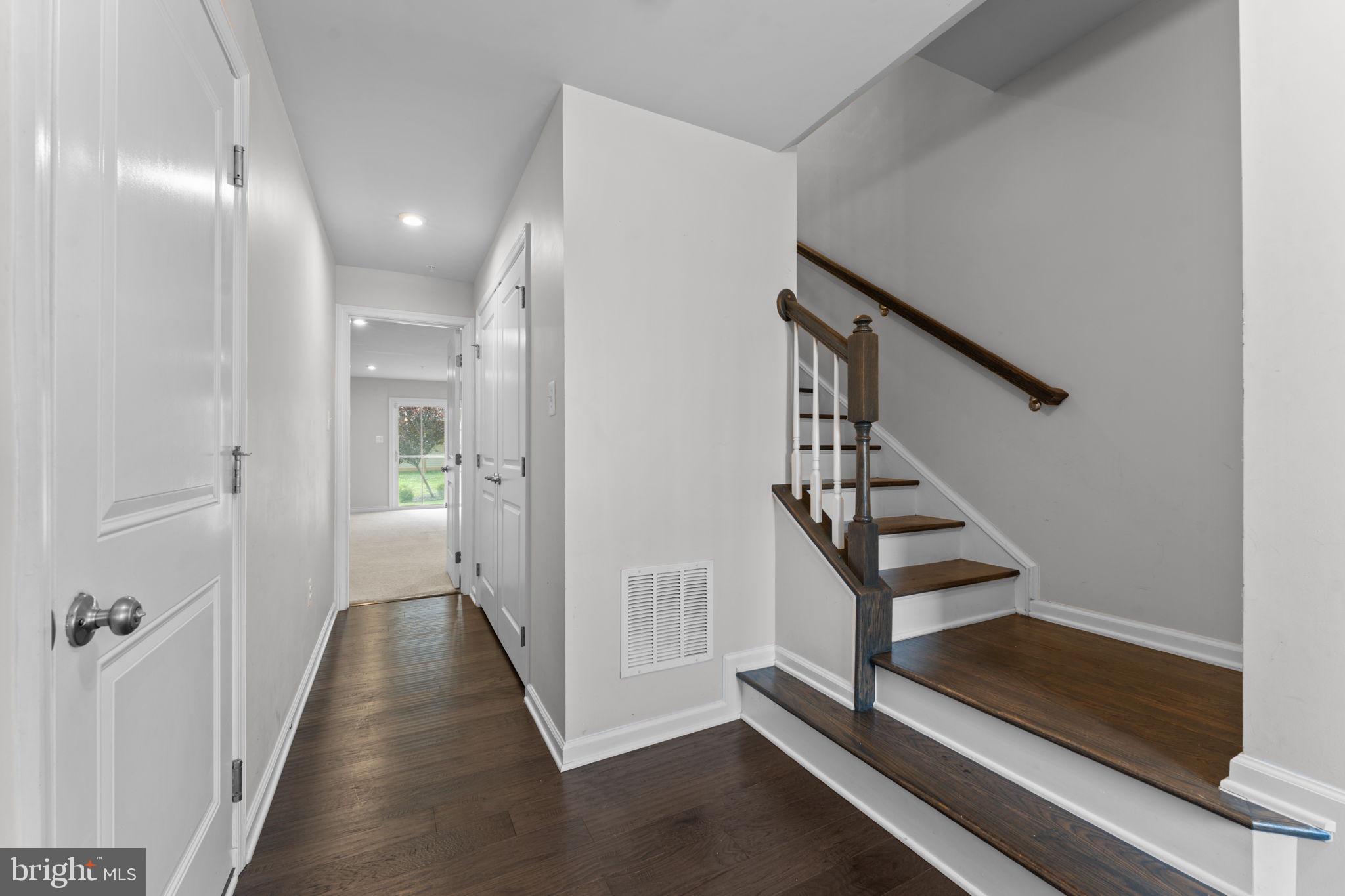 CREEKSIDE VILLAGE - Residential