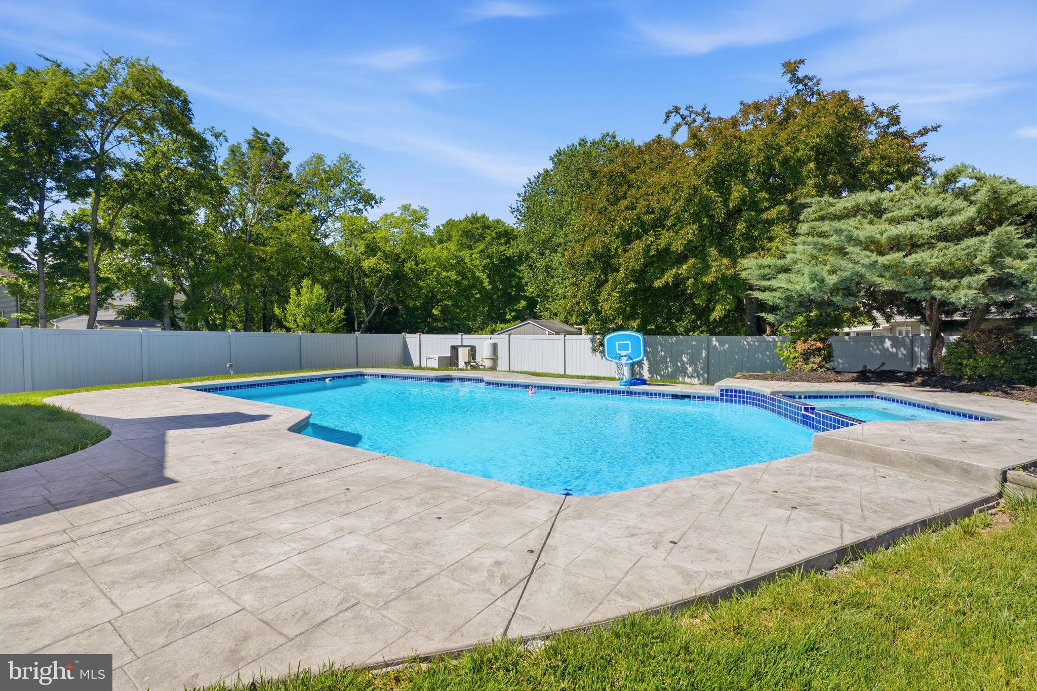 STURBRIDGE - Residential