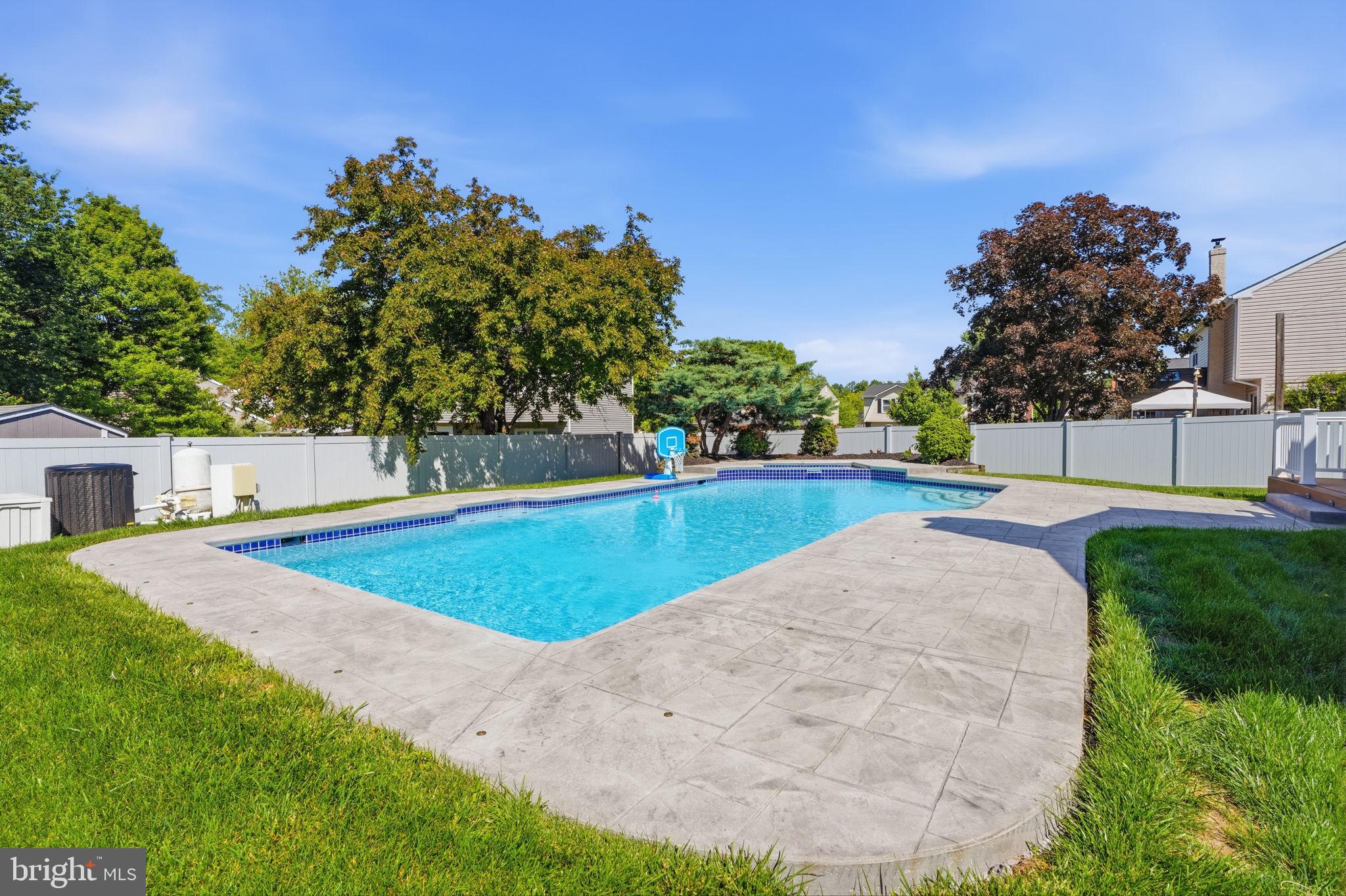 STURBRIDGE - Residential