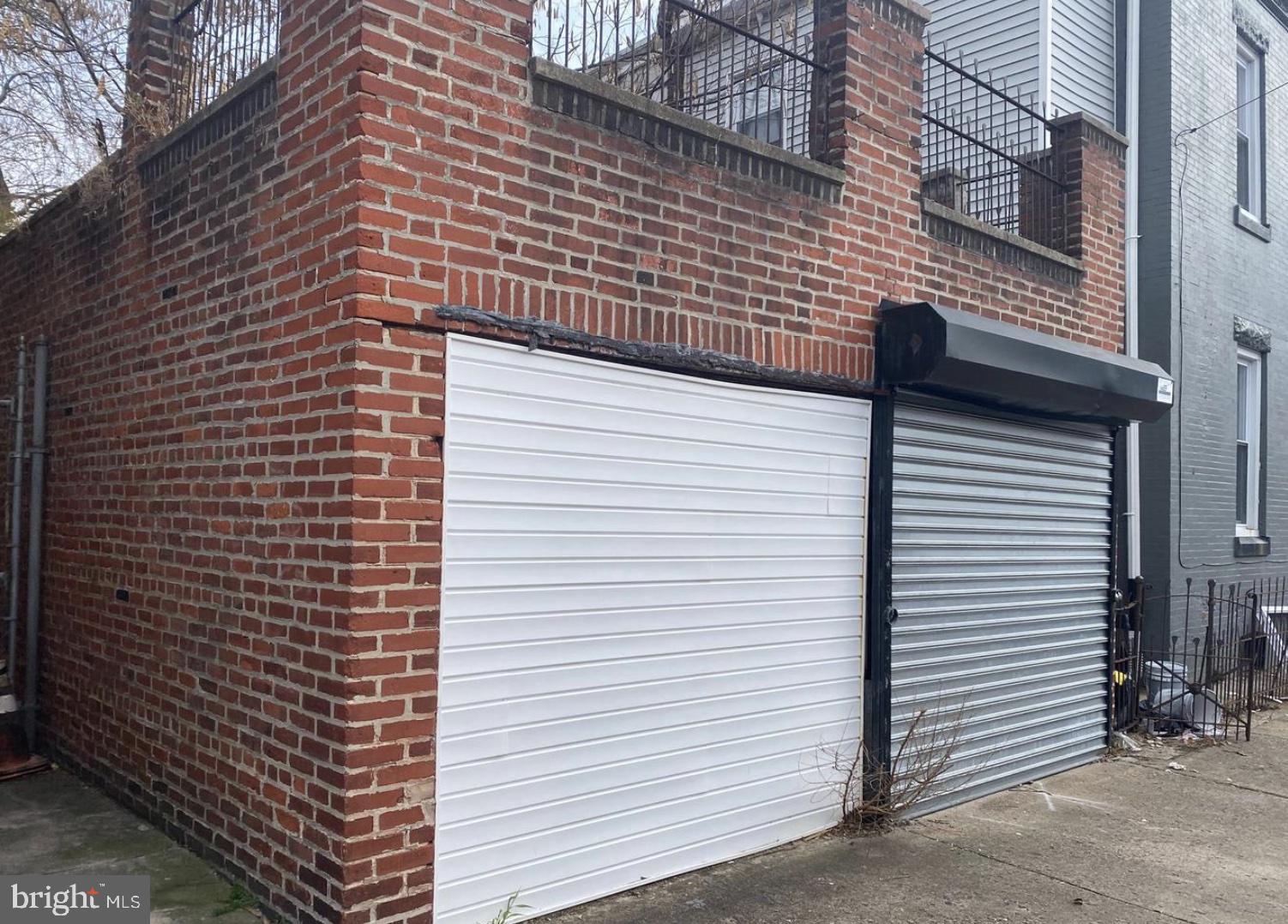 Garage ONLY! Storage ONLY!

There is NO living space available. This is for storage ONLY!