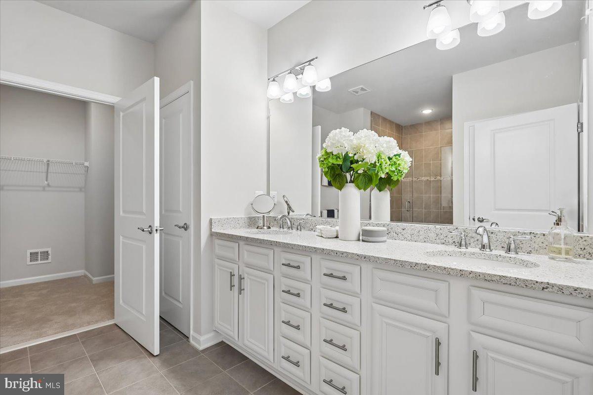 LEXINGTON 7 - Residential