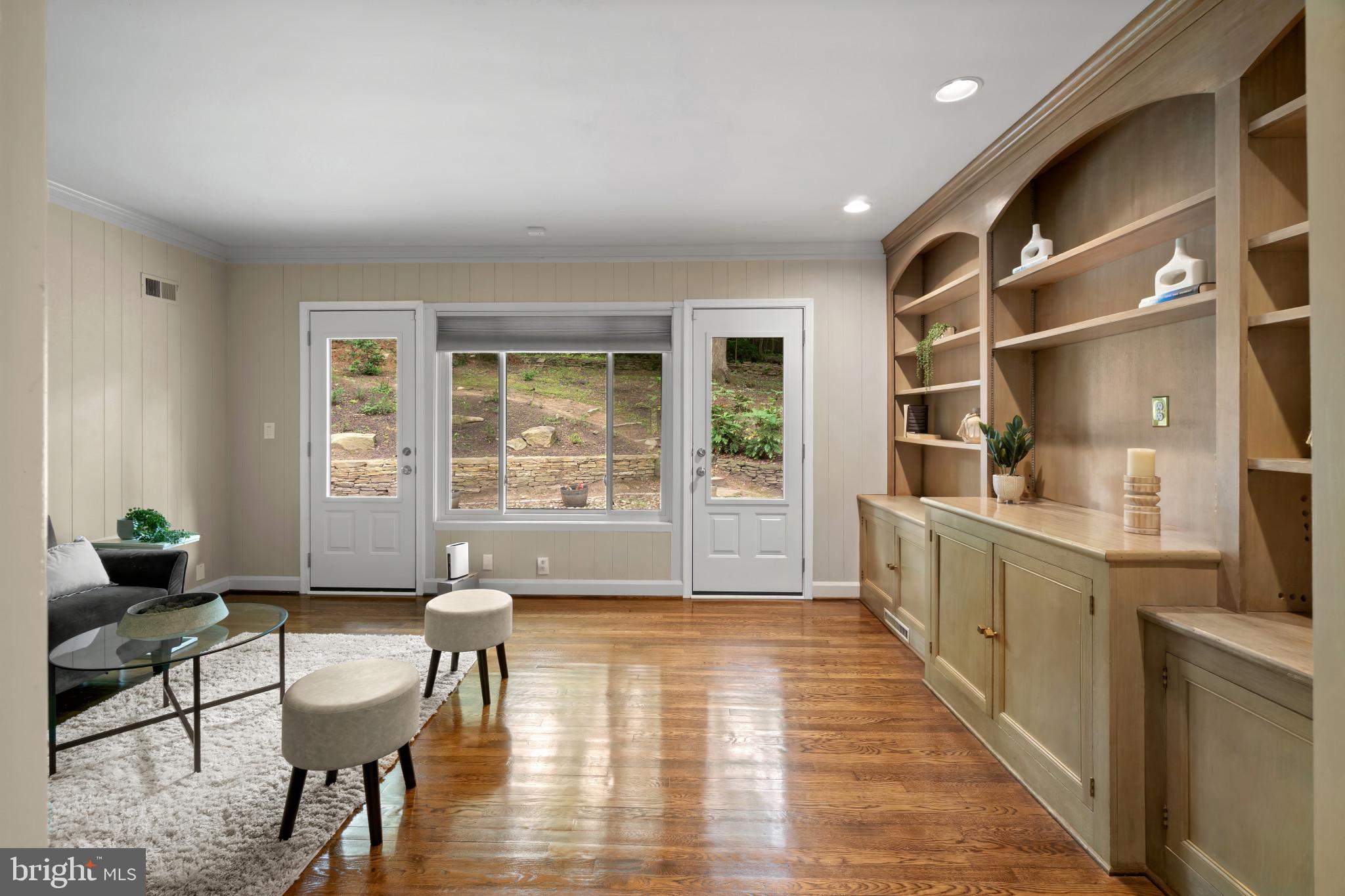 MOUNT WASHINGTON - Residential