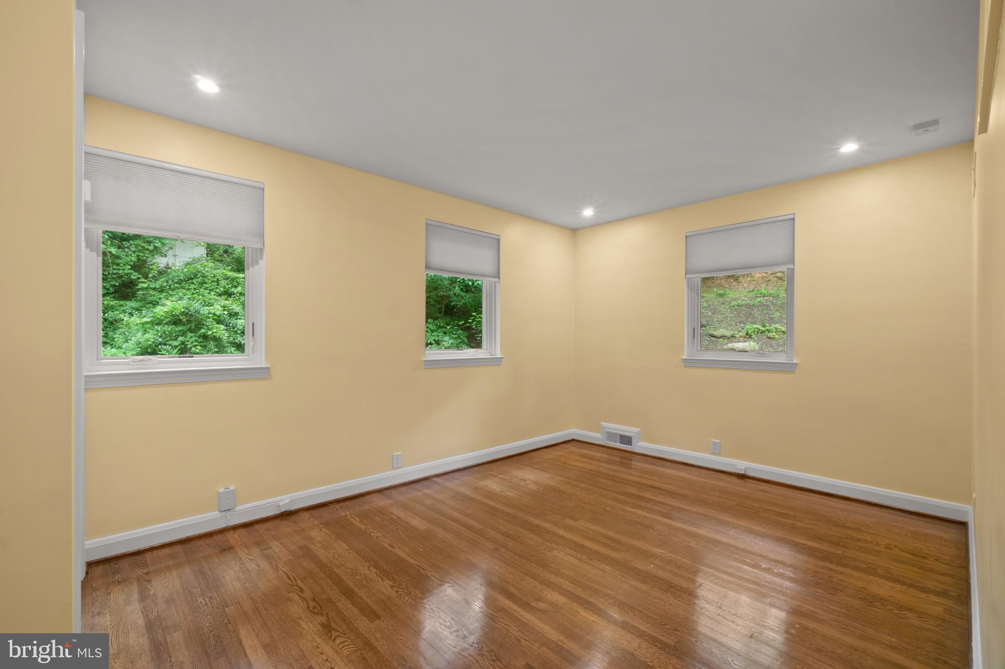 MOUNT WASHINGTON - Residential