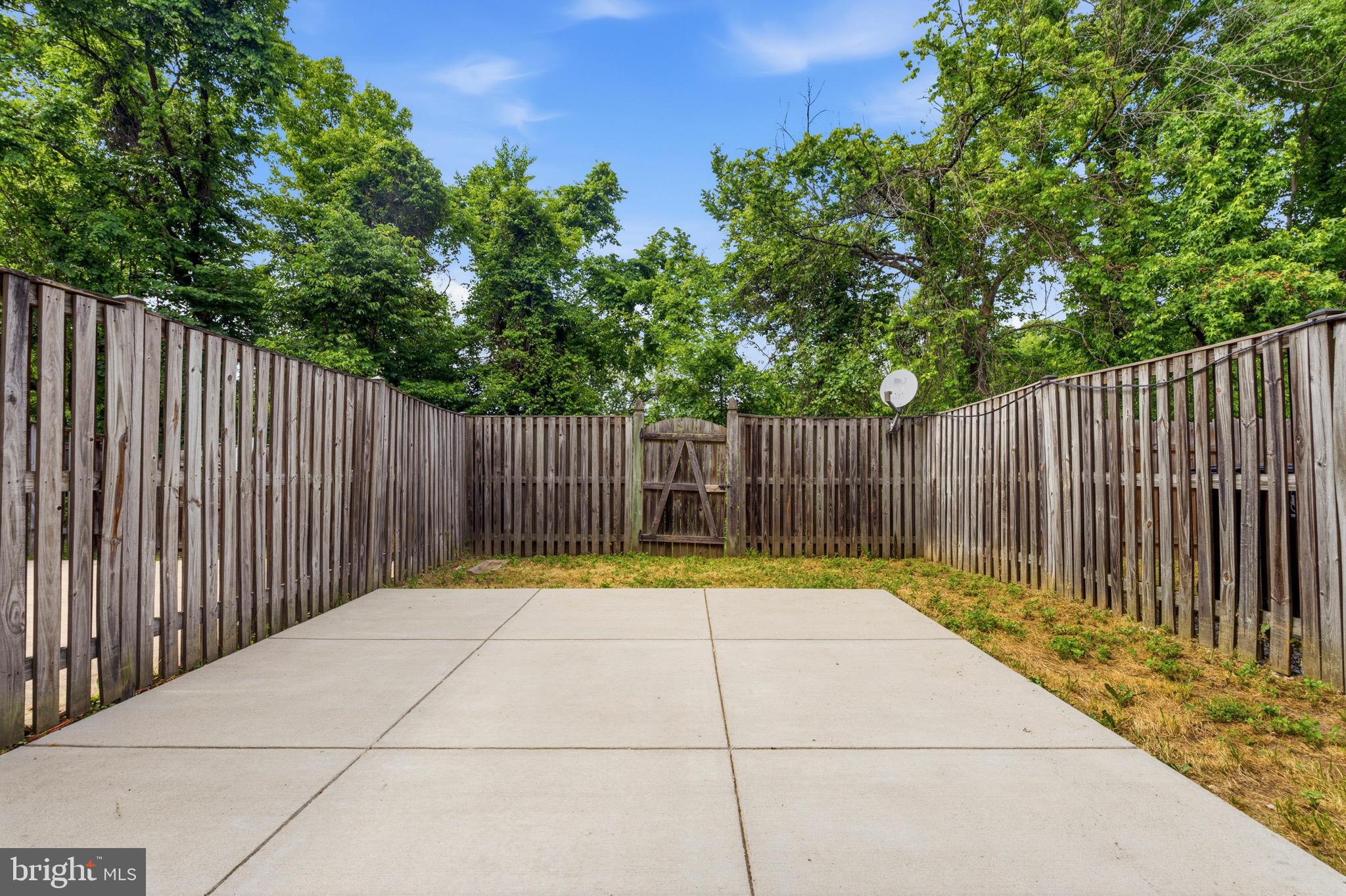 HILLCREST TOWNE - Residential