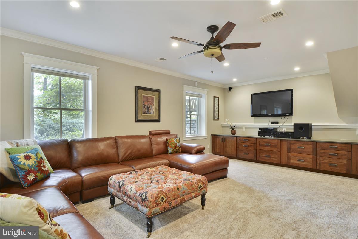 HARBOR HILLS - Residential