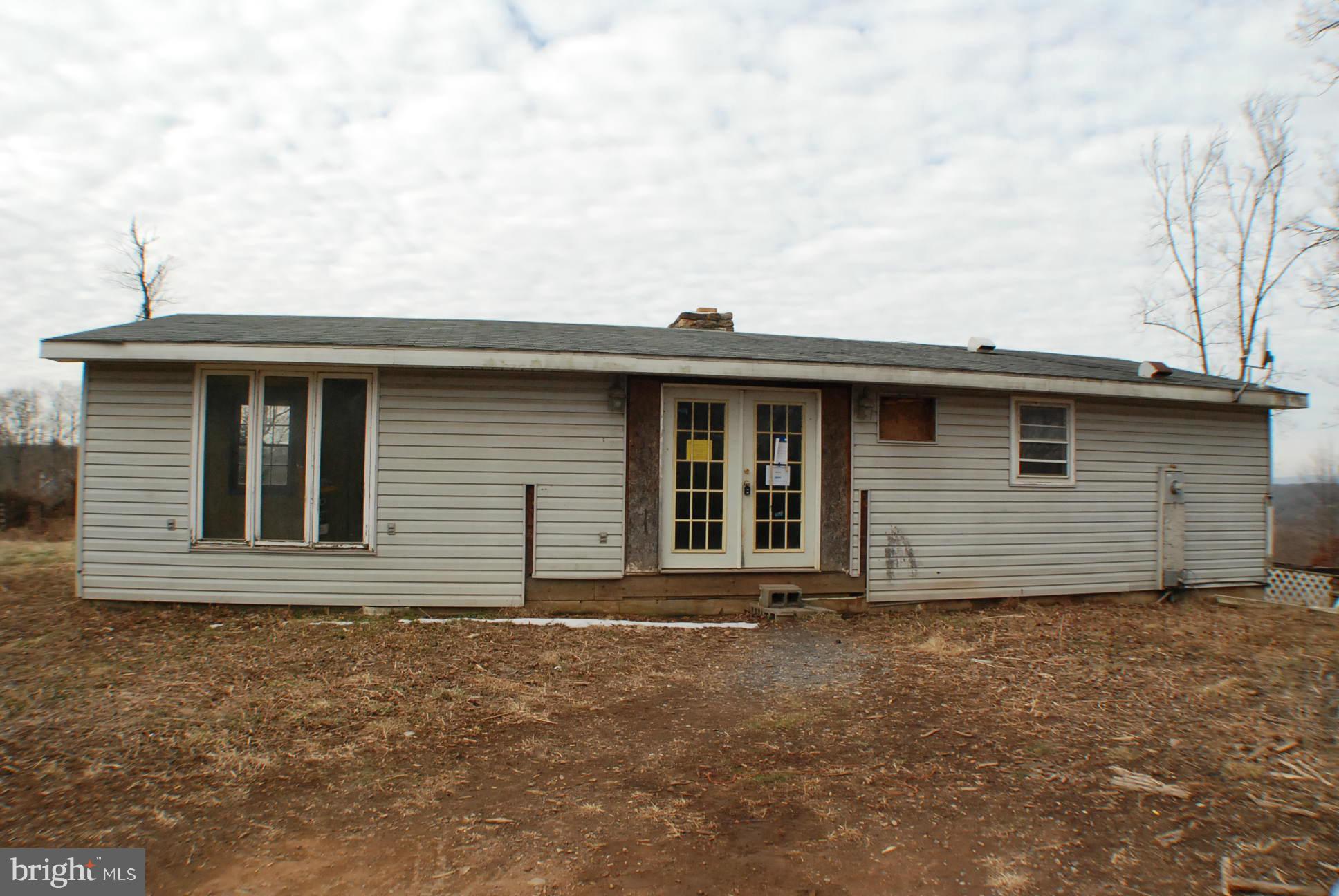 Contemporary Rancher on 2.50 acres with mountain Views . Home has a shared well . Home Needs some work but could be a nice fixer . Home Sold Strictly AS IS. Owner occupant offers accepted until 1-7-2015.Seller will pay up to $500 towards buyers choice of home warranty.