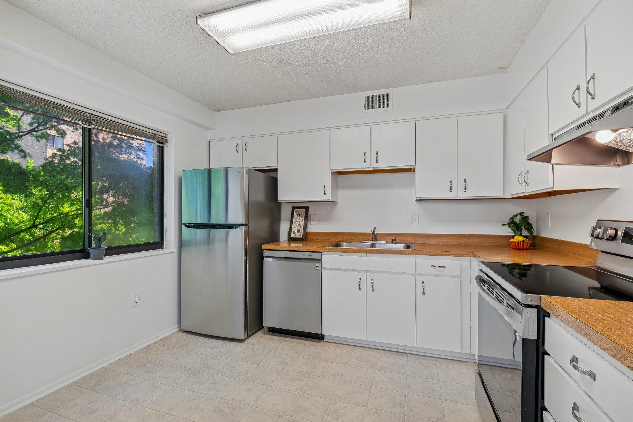 GREENS AT LEISURE WORLD - Residential