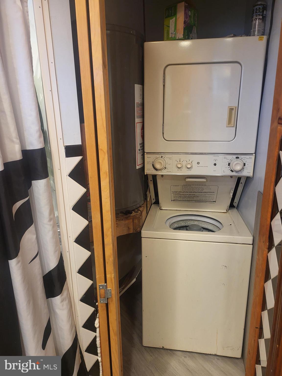 PORT RICHMOND - Commercial Sale
