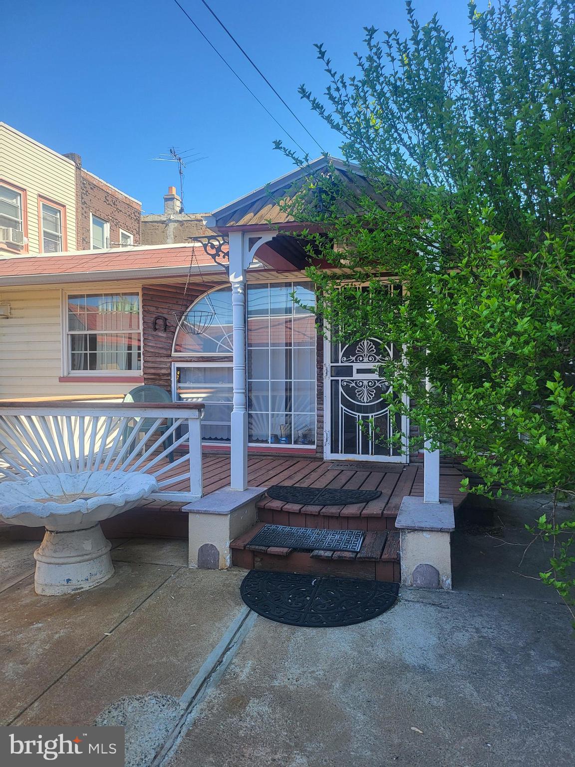 PORT RICHMOND - Commercial Sale