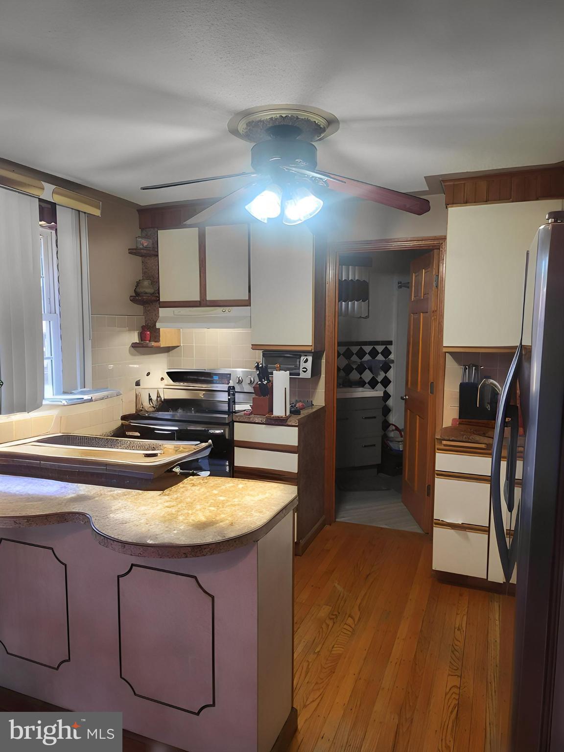 PORT RICHMOND - Commercial Sale