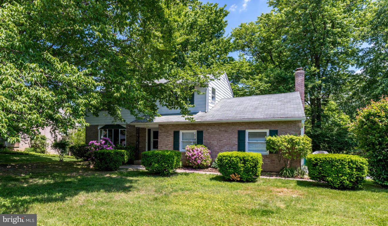 Spacious home in a park like setting with large deck overlooking shaded back yard. Attractive hardwood and ceramic floors throughout the home. Newer appliances in the kitchen, large master bedroom with walk in closet and bath. Attractive walkable neighborhood.