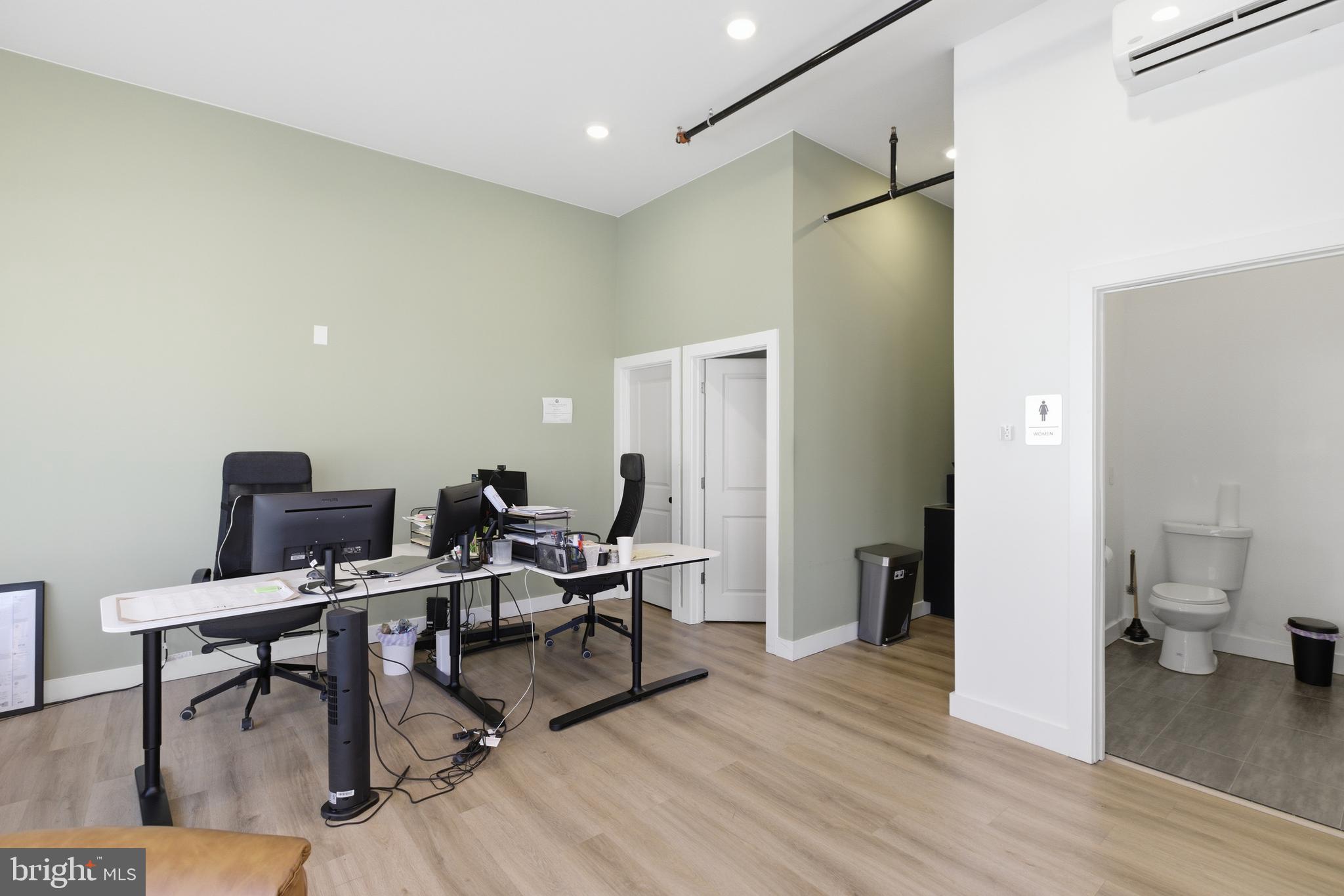 POINT BREEZE - Commercial Sale